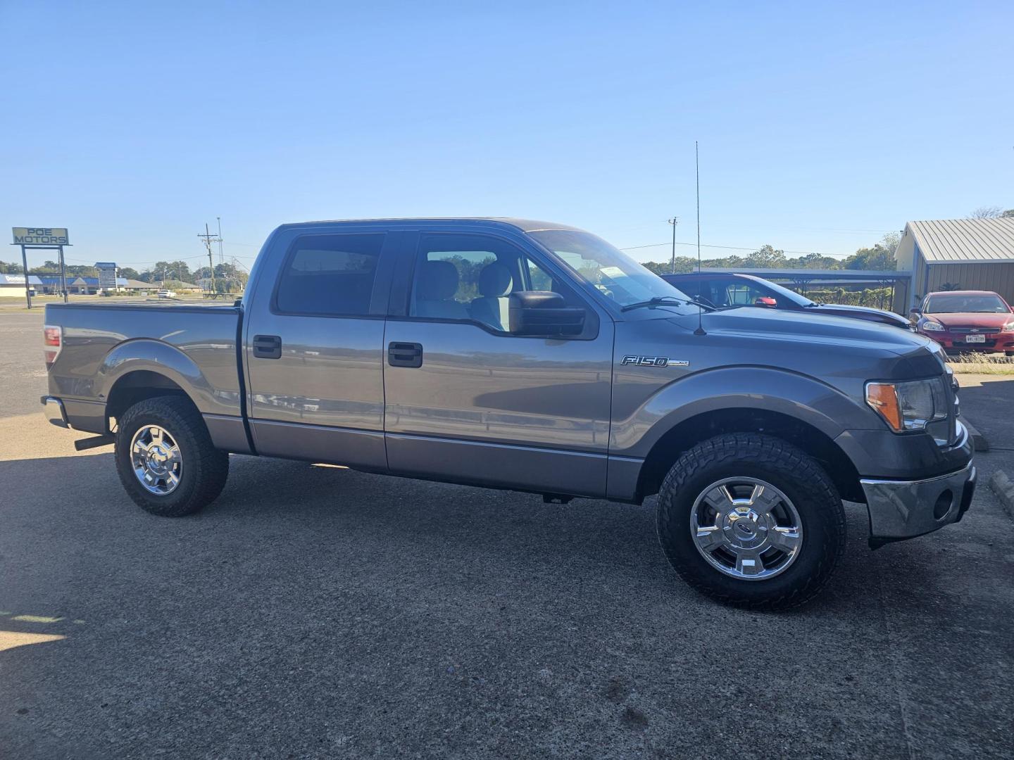 2013 GRAY Ford F-150 FX2 SuperCrew 5.5-ft. Bed 2WD (1FTFW1CF8DK) with an 5.0L V8 engine, 6-Speed Automatic transmission, located at 533 S Seven Points BLVD, Seven Points, TX, 75143, (430) 255-4030, 32.313999, -96.209351 - Photo#1