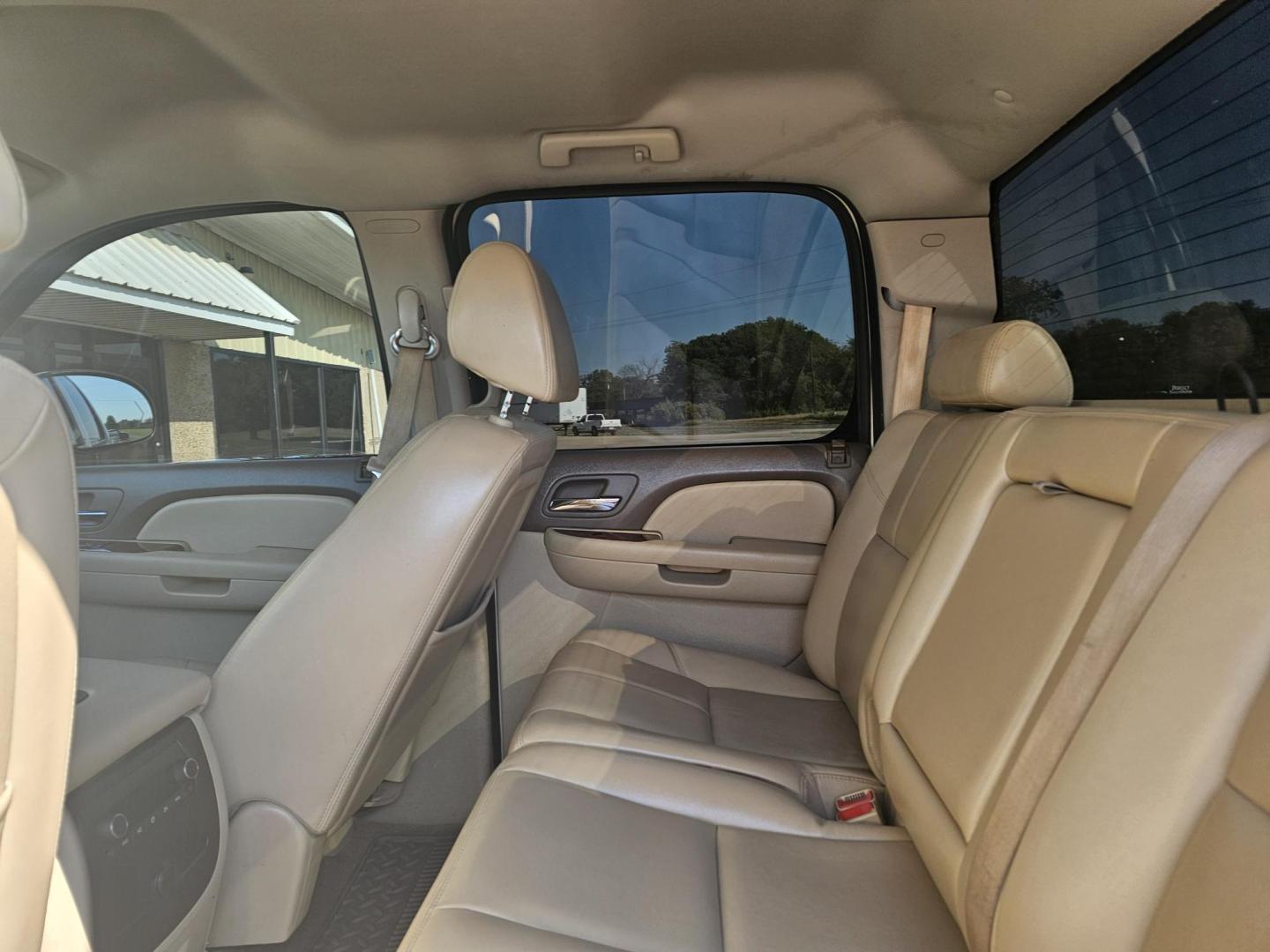 2009 WHITE Chevrolet Silverado 1500 LTZ Crew Cab 2WD (3GCEC33039G) with an 5.3L V8 OHV 16V FFV engine, 4-Speed Automatic transmission, located at 533 S Seven Points BLVD, Seven Points, TX, 75143, (430) 255-4030, 32.313999, -96.209351 - Photo#5