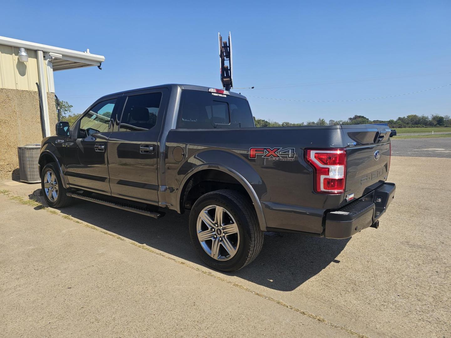 2018 GRAY Ford F-150 XLT SuperCrew 5.5-ft. Bed 4WD (1FTEW1EG0JK) with an 3.5L V6 TURBO engine, 6A transmission, located at 533 S Seven Points BLVD, Seven Points, TX, 75143, (430) 255-4030, 32.313999, -96.209351 - Photo#3