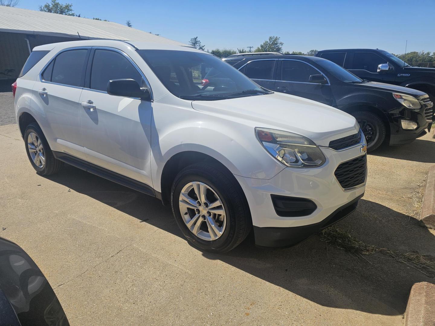 2016 WHITE Chevrolet Equinox LS 2WD (2GNALBEKXG6) with an 2.4L L4 DOHC 16V FFV engine, 6A transmission, located at 533 S Seven Points BLVD, Seven Points, TX, 75143, (430) 255-4030, 32.313999, -96.209351 - Photo#2