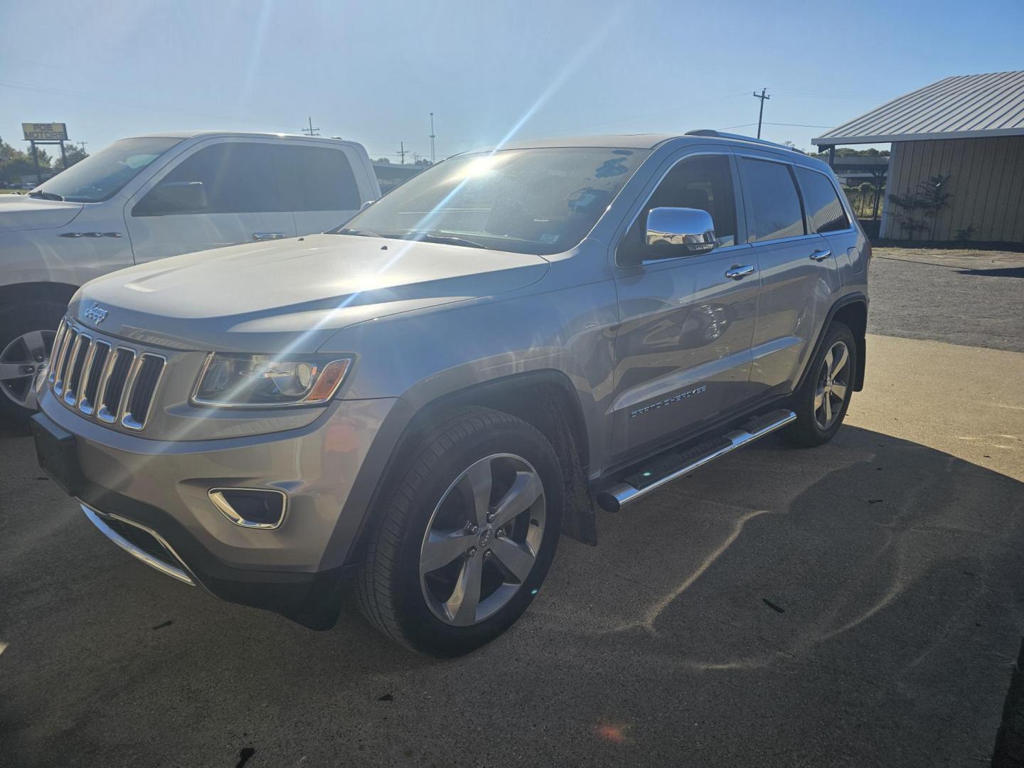 2014 SILVER Jeep Grand Cherokee Limited 4WD (1C4RJFBG2EC) with an 3.6L V6 DOHC 24V engine, 5-Speed Automatic transmission, located at 533 S Seven Points BLVD, Seven Points, TX, 75143, (430) 255-4030, 32.313999, -96.209351 - Photo#0