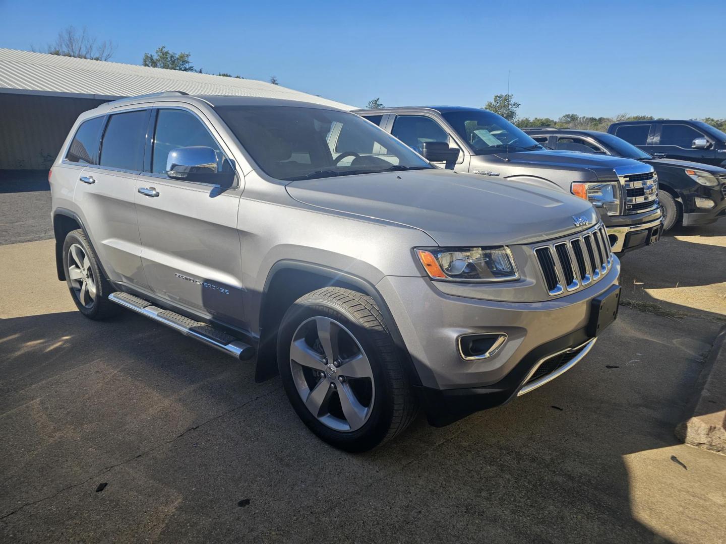 2014 SILVER Jeep Grand Cherokee Limited 4WD (1C4RJFBG2EC) with an 3.6L V6 DOHC 24V engine, 5-Speed Automatic transmission, located at 533 S Seven Points BLVD, Seven Points, TX, 75143, (430) 255-4030, 32.313999, -96.209351 - Photo#1