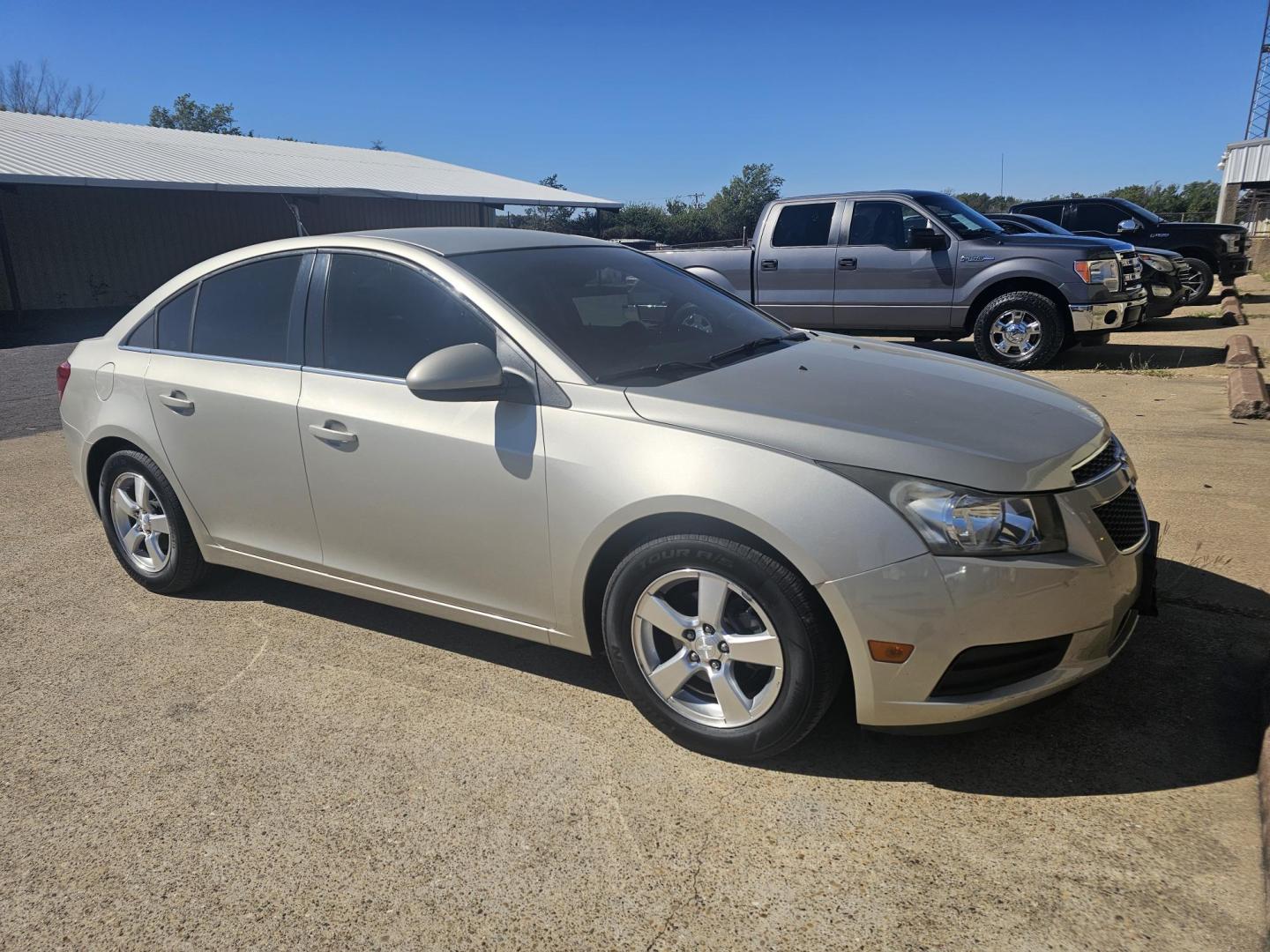 2013 GOLD Chevrolet Cruze 1LT Auto (1G1PC5SB8D7) with an 1.4L L4 DOHC 16V TURBO engine, 6-Speed Automatic transmission, located at 533 S Seven Points BLVD, Seven Points, TX, 75143, (430) 255-4030, 32.313999, -96.209351 - Photo#2