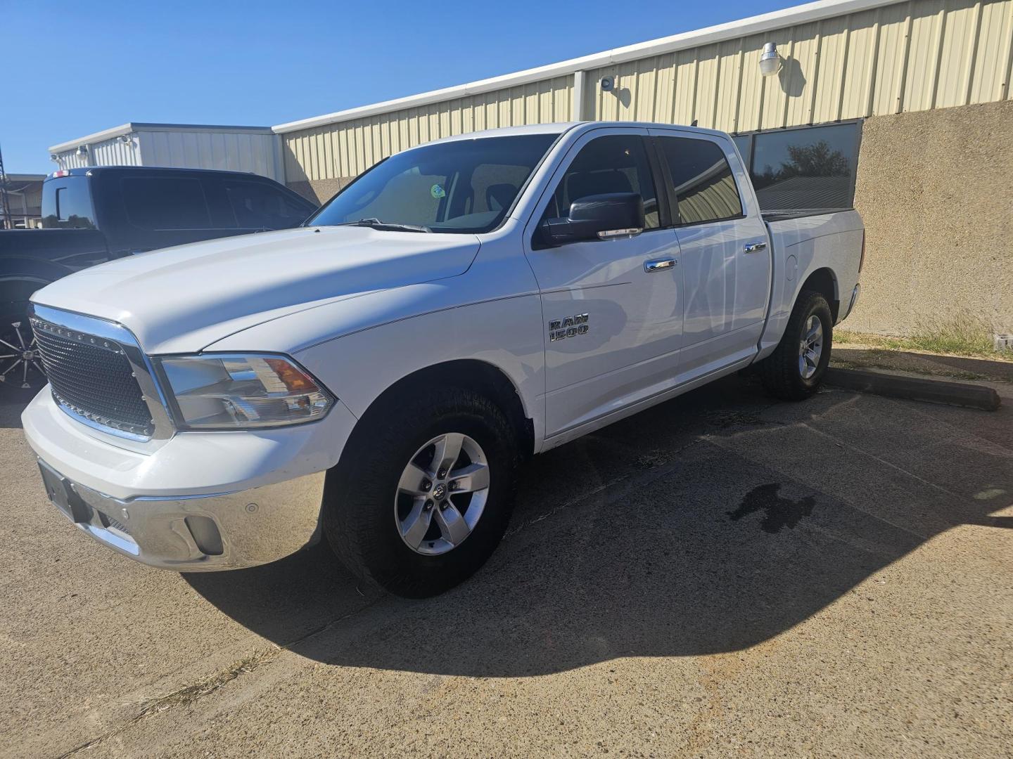 2016 WHITE RAM 1500 SLT Crew Cab SWB 2WD (1C6RR6LG4GS) with an 3.6L V6 DOHC 24V FFV engine, 6A transmission, located at 533 S Seven Points BLVD, Seven Points, TX, 75143, (430) 255-4030, 32.313999, -96.209351 - Photo#0