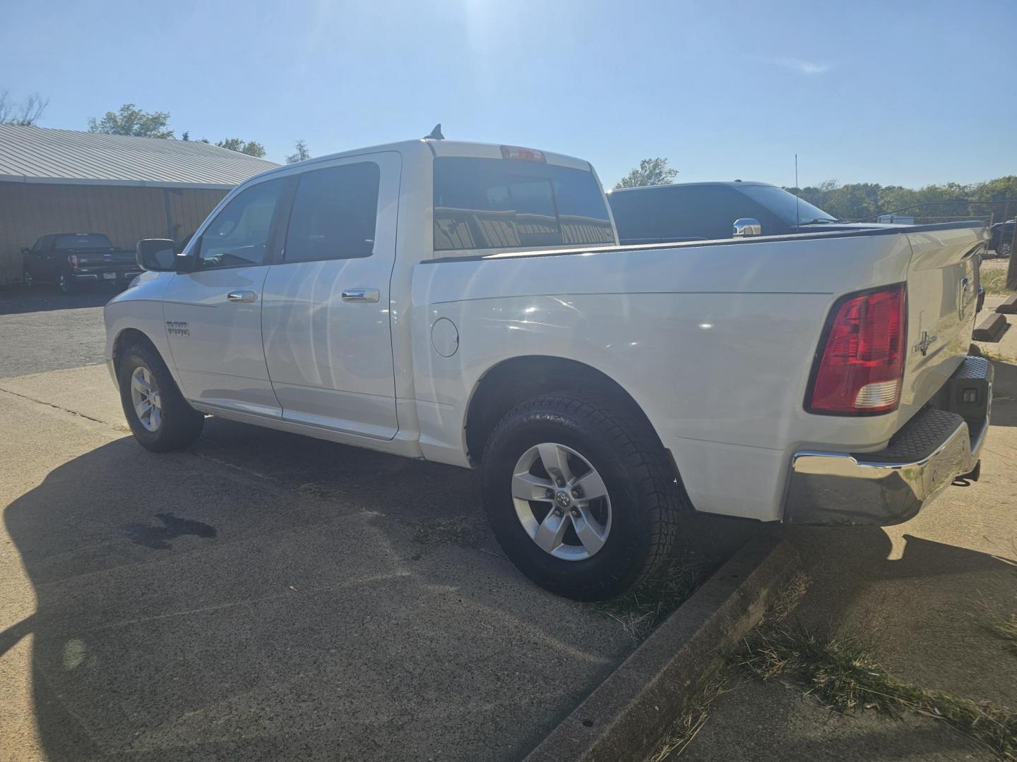 2016 WHITE RAM 1500 SLT Crew Cab SWB 2WD (1C6RR6LG4GS) with an 3.6L V6 DOHC 24V FFV engine, 6A transmission, located at 533 S Seven Points BLVD, Seven Points, TX, 75143, (430) 255-4030, 32.313999, -96.209351 - Photo#3