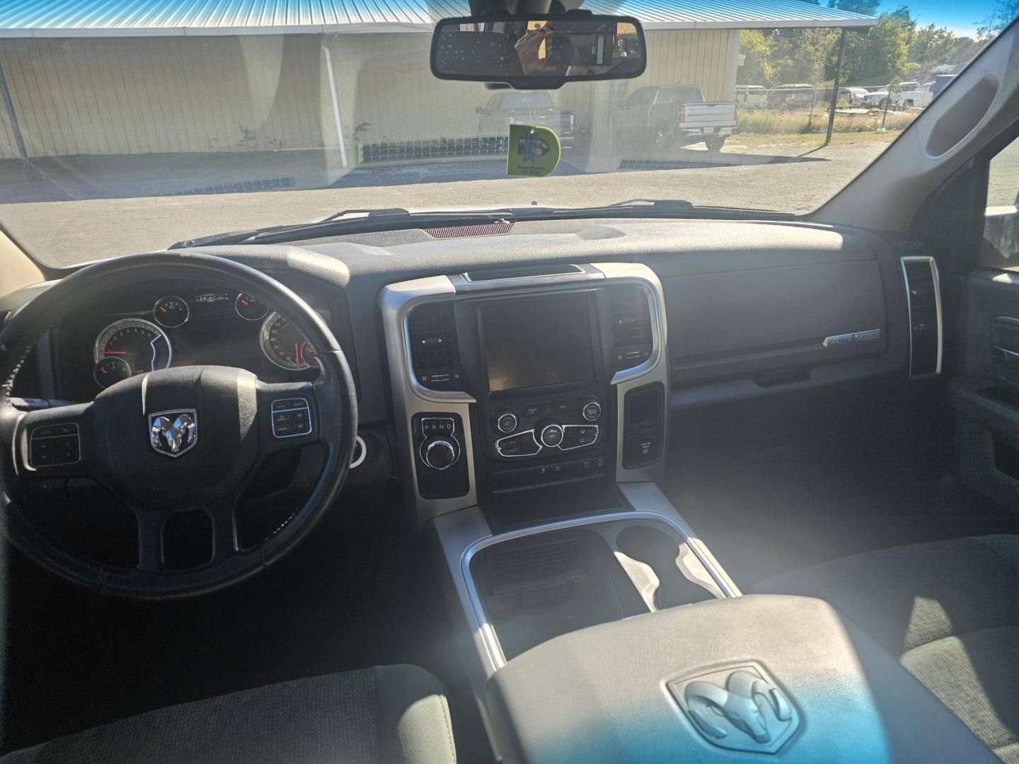 2016 WHITE RAM 1500 SLT Crew Cab SWB 2WD (1C6RR6LG4GS) with an 3.6L V6 DOHC 24V FFV engine, 6A transmission, located at 533 S Seven Points BLVD, Seven Points, TX, 75143, (430) 255-4030, 32.313999, -96.209351 - Photo#4