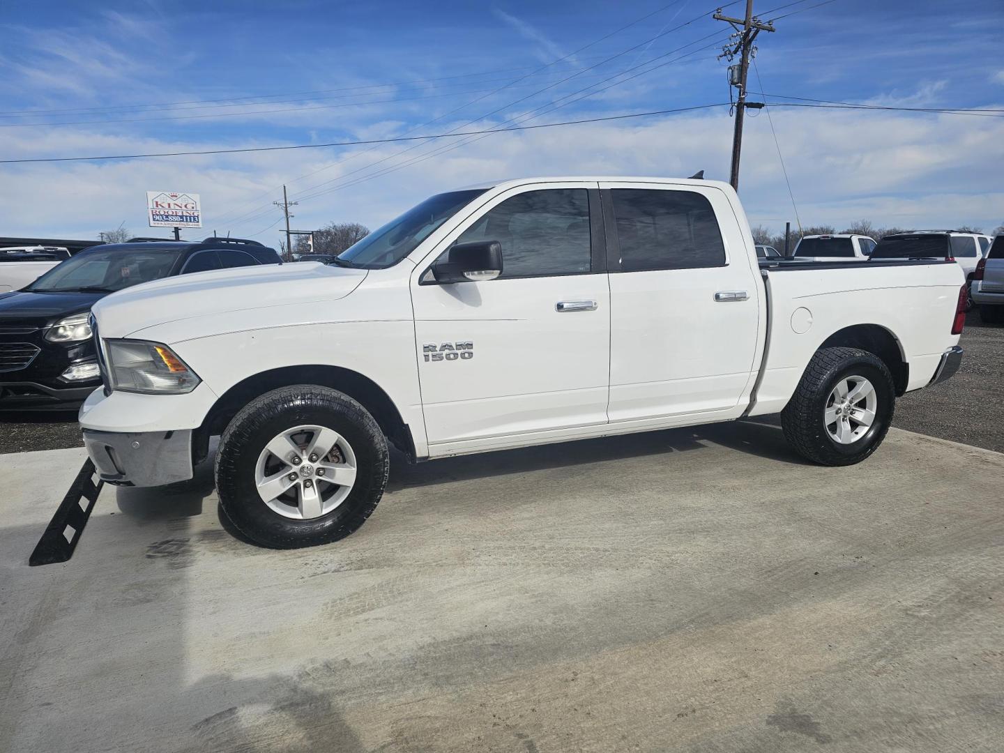 2016 WHITE RAM 1500 SLT Crew Cab SWB 2WD (1C6RR6LG4GS) with an 3.6L V6 DOHC 24V FFV engine, 6A transmission, located at 607 S Seven Points BLVD, Seven Points, TX, 75143, (430) 255-4030, 32.313934, -96.207932 - Photo#0