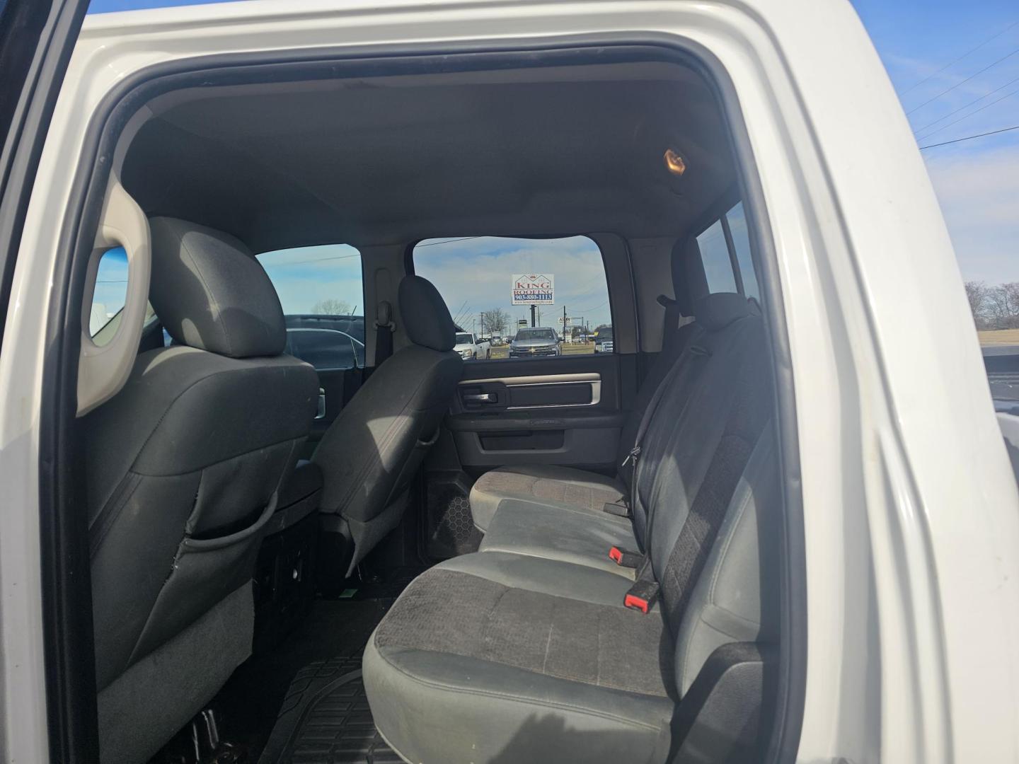 2016 WHITE RAM 1500 SLT Crew Cab SWB 2WD (1C6RR6LG4GS) with an 3.6L V6 DOHC 24V FFV engine, 6A transmission, located at 607 S Seven Points BLVD, Seven Points, TX, 75143, (430) 255-4030, 32.313934, -96.207932 - Photo#5