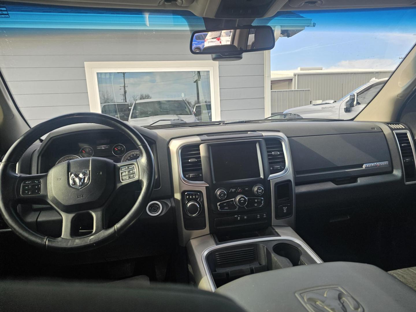 2016 WHITE RAM 1500 SLT Crew Cab SWB 2WD (1C6RR6LG4GS) with an 3.6L V6 DOHC 24V FFV engine, 6A transmission, located at 607 S Seven Points BLVD, Seven Points, TX, 75143, (430) 255-4030, 32.313934, -96.207932 - Photo#4