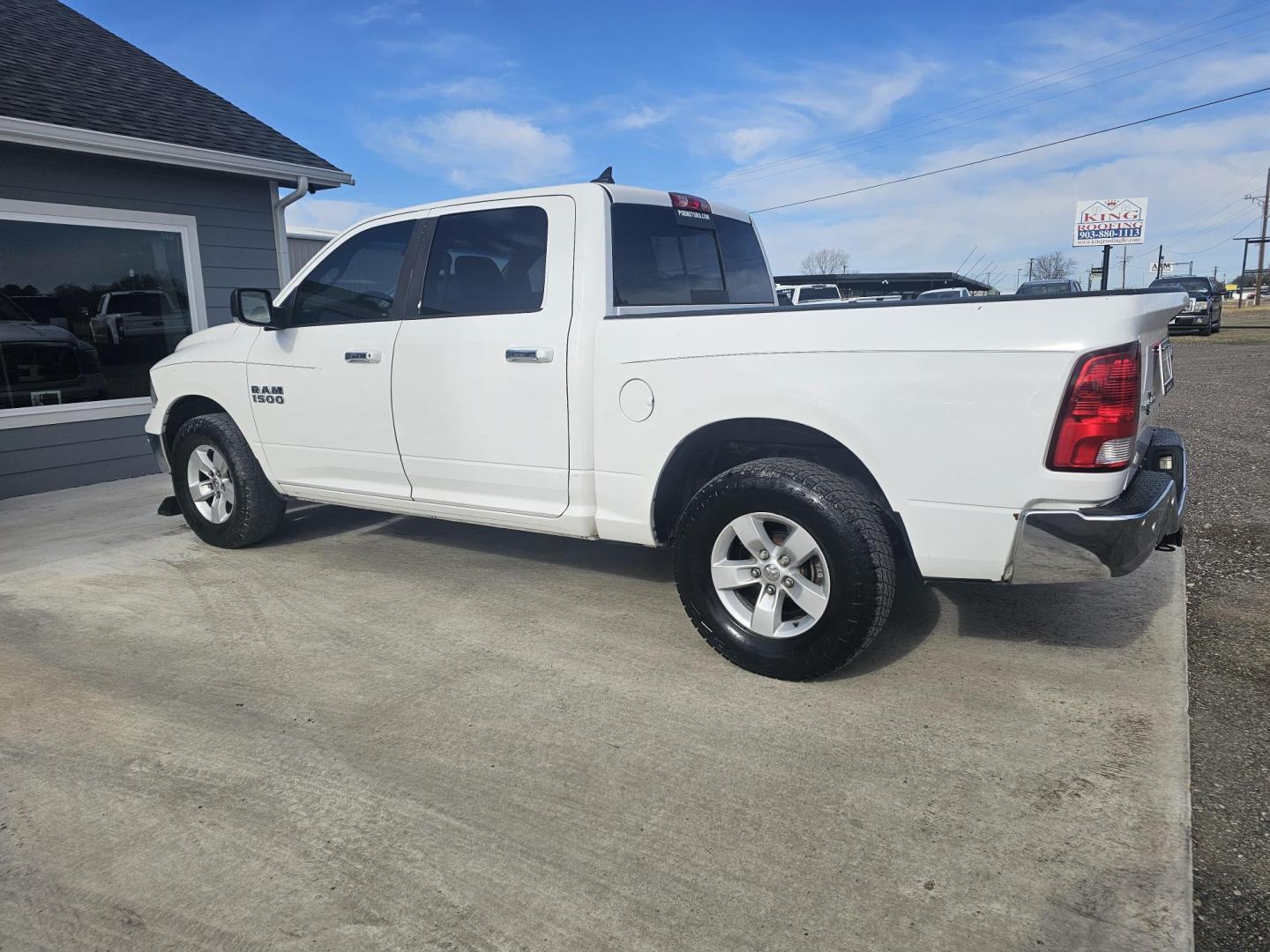 2016 WHITE RAM 1500 SLT Crew Cab SWB 2WD (1C6RR6LG4GS) with an 3.6L V6 DOHC 24V FFV engine, 6A transmission, located at 607 S Seven Points BLVD, Seven Points, TX, 75143, (430) 255-4030, 32.313934, -96.207932 - Photo#3
