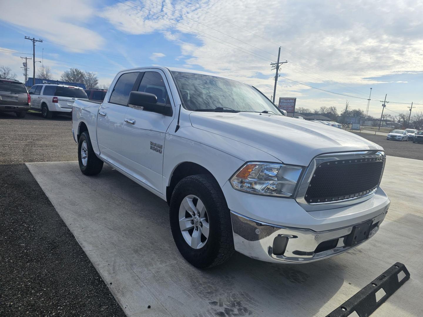 2016 WHITE RAM 1500 SLT Crew Cab SWB 2WD (1C6RR6LG4GS) with an 3.6L V6 DOHC 24V FFV engine, 6A transmission, located at 607 S Seven Points BLVD, Seven Points, TX, 75143, (430) 255-4030, 32.313934, -96.207932 - Photo#1