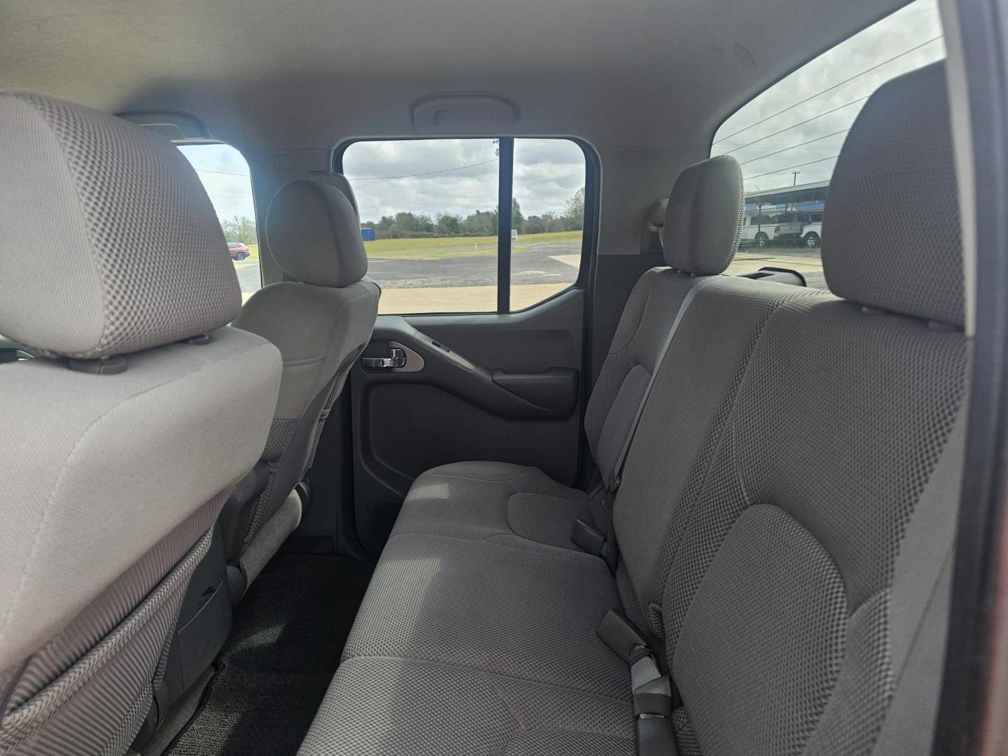 2008 BLACK Nissan Frontier LE Crew Cab Long Bed 2WD (1N6AD09U98C) with an 4.0L V6 DOHC 24V engine, 5-Speed Automatic Overdrive transmission, located at 533 S Seven Points BLVD, Seven Points, TX, 75143, (430) 255-4030, 32.313999, -96.209351 - Photo#3