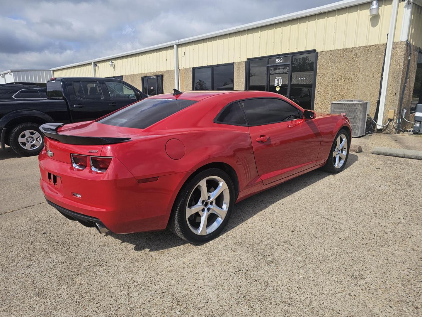 2010 RED Chevrolet Camaro 1SS Coupe (2G1FK1EJ3A9) with an 6.2L V8 OHV 16V engine, located at 533 S Seven Points BLVD, Seven Points, TX, 75143, (430) 255-4030, 32.313999, -96.209351 - Photo#2