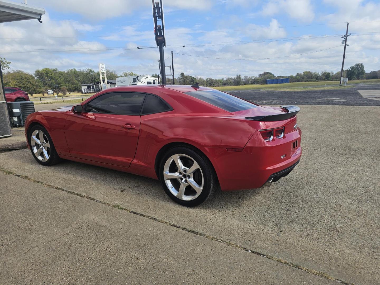 2010 RED Chevrolet Camaro 1SS Coupe (2G1FK1EJ3A9) with an 6.2L V8 OHV 16V engine, located at 533 S Seven Points BLVD, Seven Points, TX, 75143, (430) 255-4030, 32.313999, -96.209351 - Photo#3