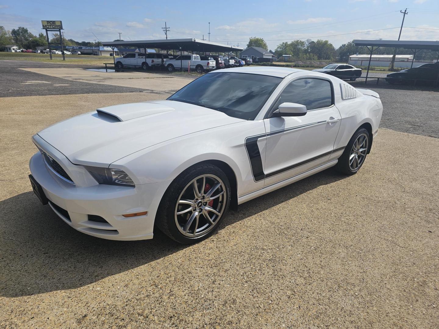 2014 WHITE Ford Mustang V6 Coupe (1ZVBP8AMXE5) with an 3.7L V6 DOHC 24V engine, located at 533 S Seven Points BLVD, Seven Points, TX, 75143, (430) 255-4030, 32.313999, -96.209351 - Photo#0