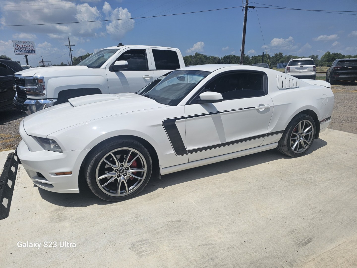 2014 WHITE Ford Mustang V6 Coupe (1ZVBP8AMXE5) with an 3.7L V6 DOHC 24V engine, located at 607 S Seven Points BLVD, Seven Points, TX, 75143, (430) 255-4030, 32.313934, -96.207932- Photo#0