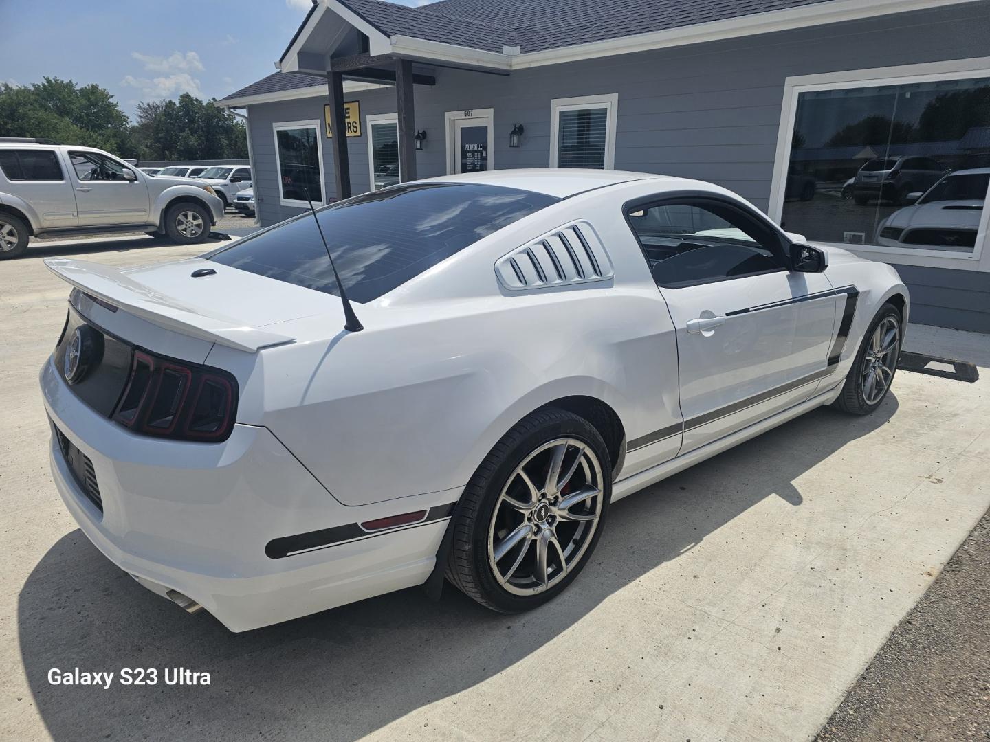 2014 WHITE Ford Mustang V6 Coupe (1ZVBP8AMXE5) with an 3.7L V6 DOHC 24V engine, located at 607 S Seven Points BLVD, Seven Points, TX, 75143, (430) 255-4030, 32.313934, -96.207932- Photo#2