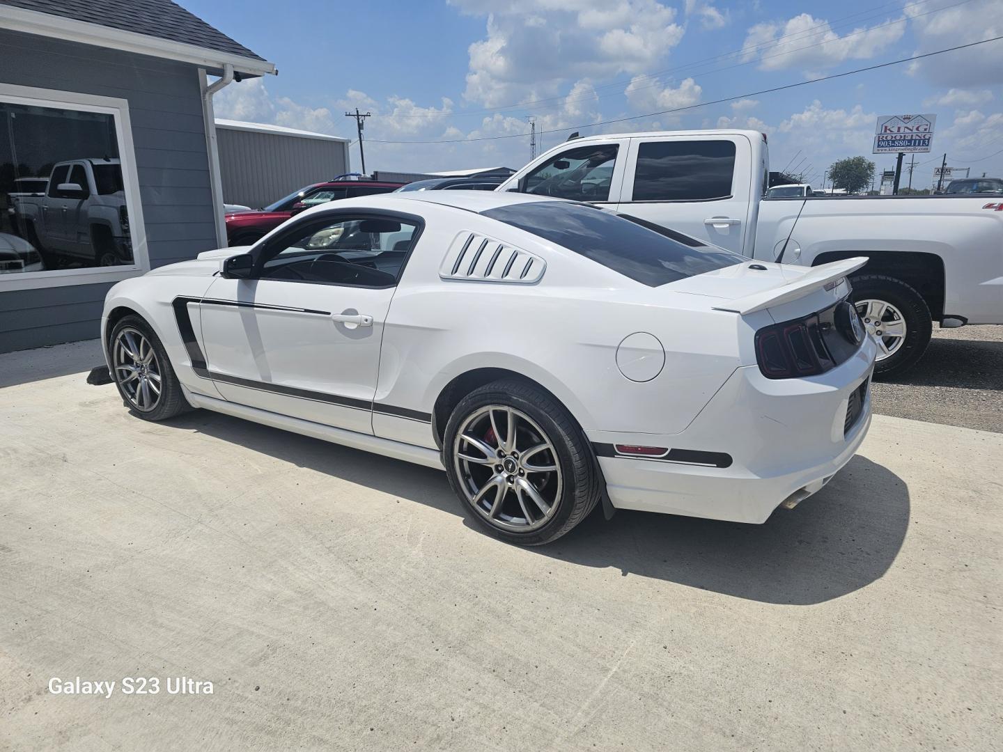 2014 WHITE Ford Mustang V6 Coupe (1ZVBP8AMXE5) with an 3.7L V6 DOHC 24V engine, located at 607 S Seven Points BLVD, Seven Points, TX, 75143, (430) 255-4030, 32.313934, -96.207932- Photo#3