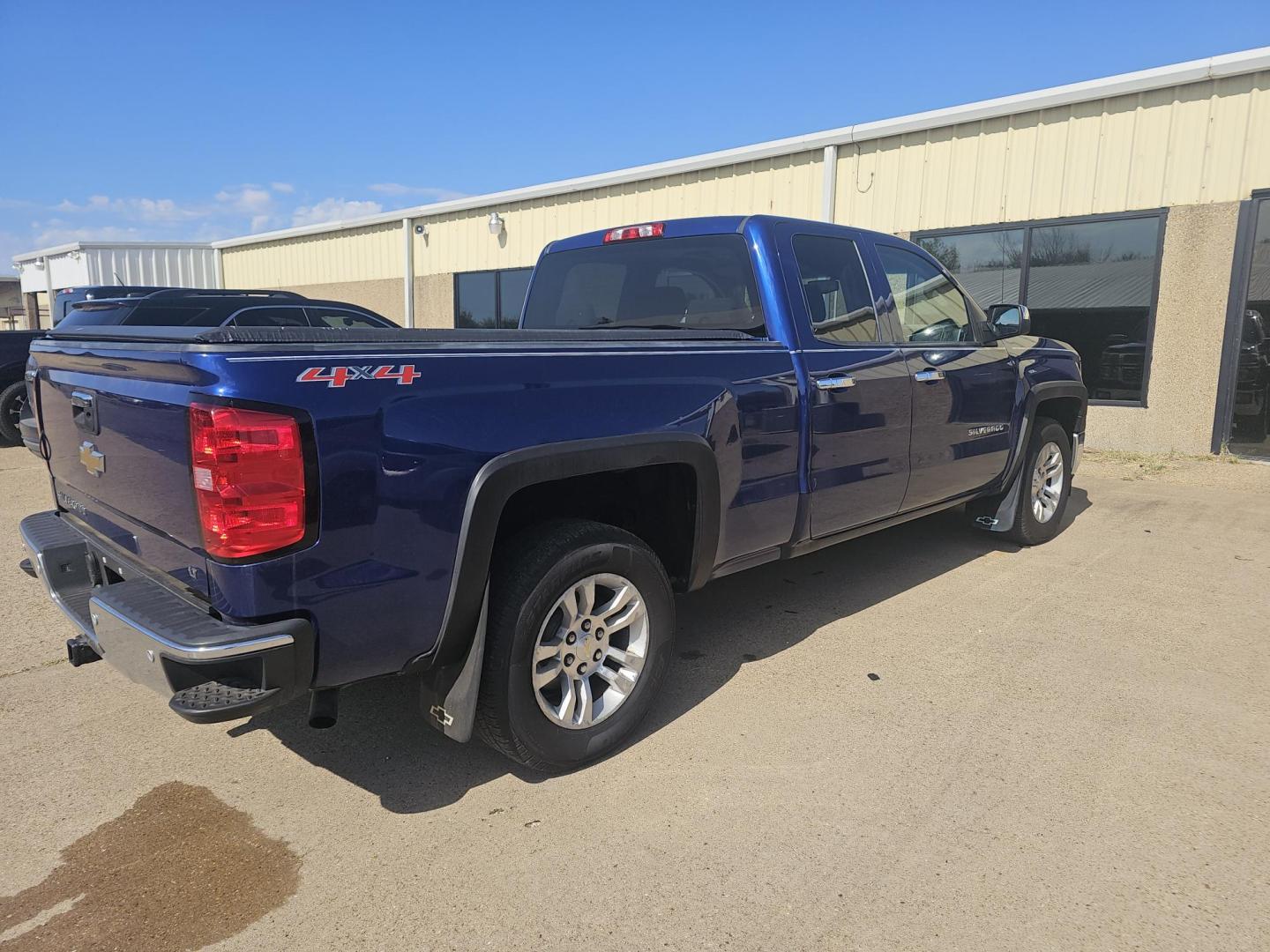 2014 BLUE Chevrolet Silverado 1500 1LT Double Cab 4WD (1GCVKRECXEZ) with an 5.3L V8 OHV 16V engine, 6-Speed Automatic transmission, located at 533 S Seven Points BLVD, Seven Points, TX, 75143, (430) 255-4030, 32.313999, -96.209351 - Photo#2