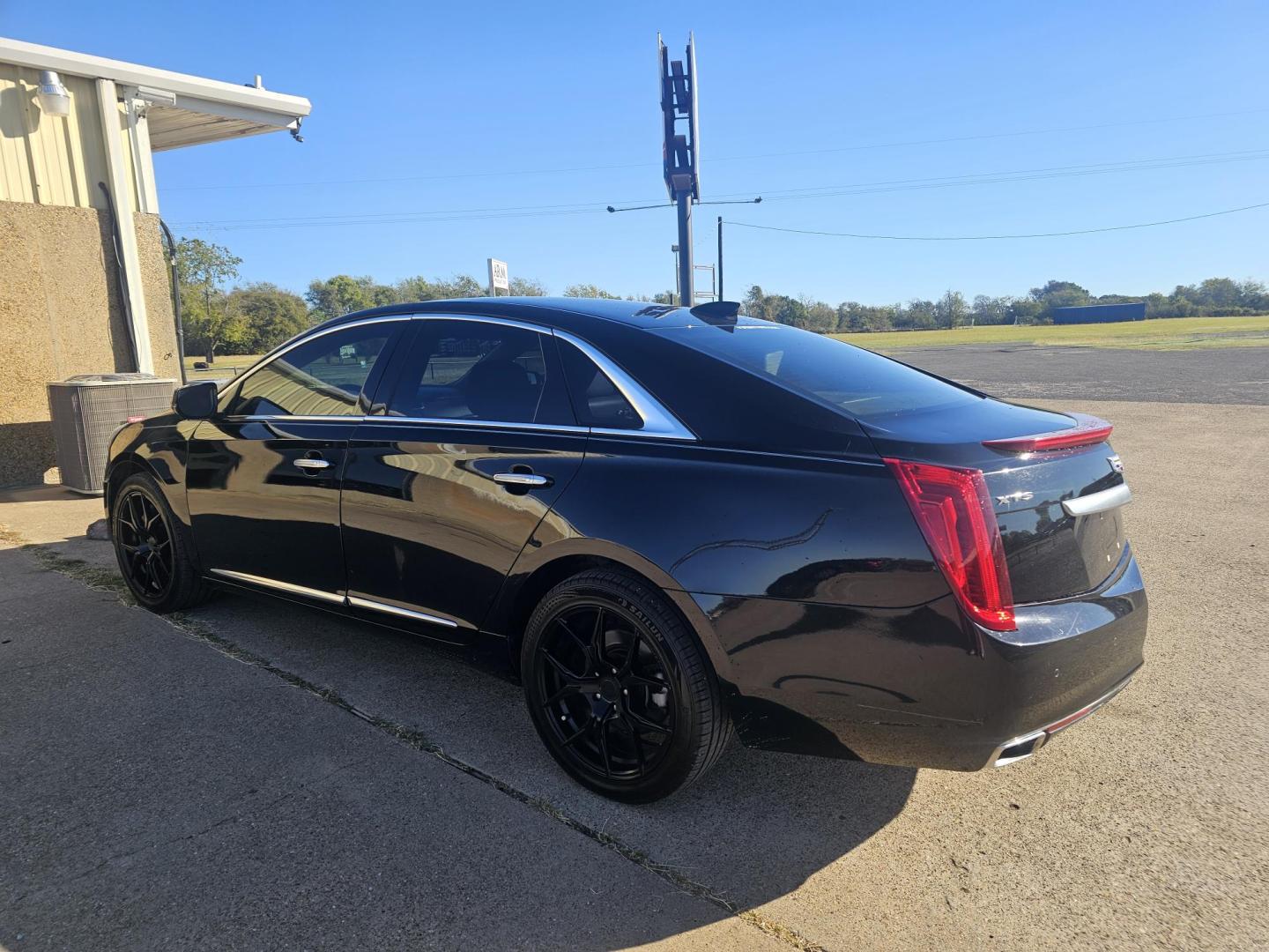 2017 BLACK Cadillac XTS Luxury FWD (2G61M5S39H9) with an 3.6L V6 DOHC 24V engine, 6A transmission, located at 533 S Seven Points BLVD, Seven Points, TX, 75143, (430) 255-4030, 32.313999, -96.209351 - Photo#2