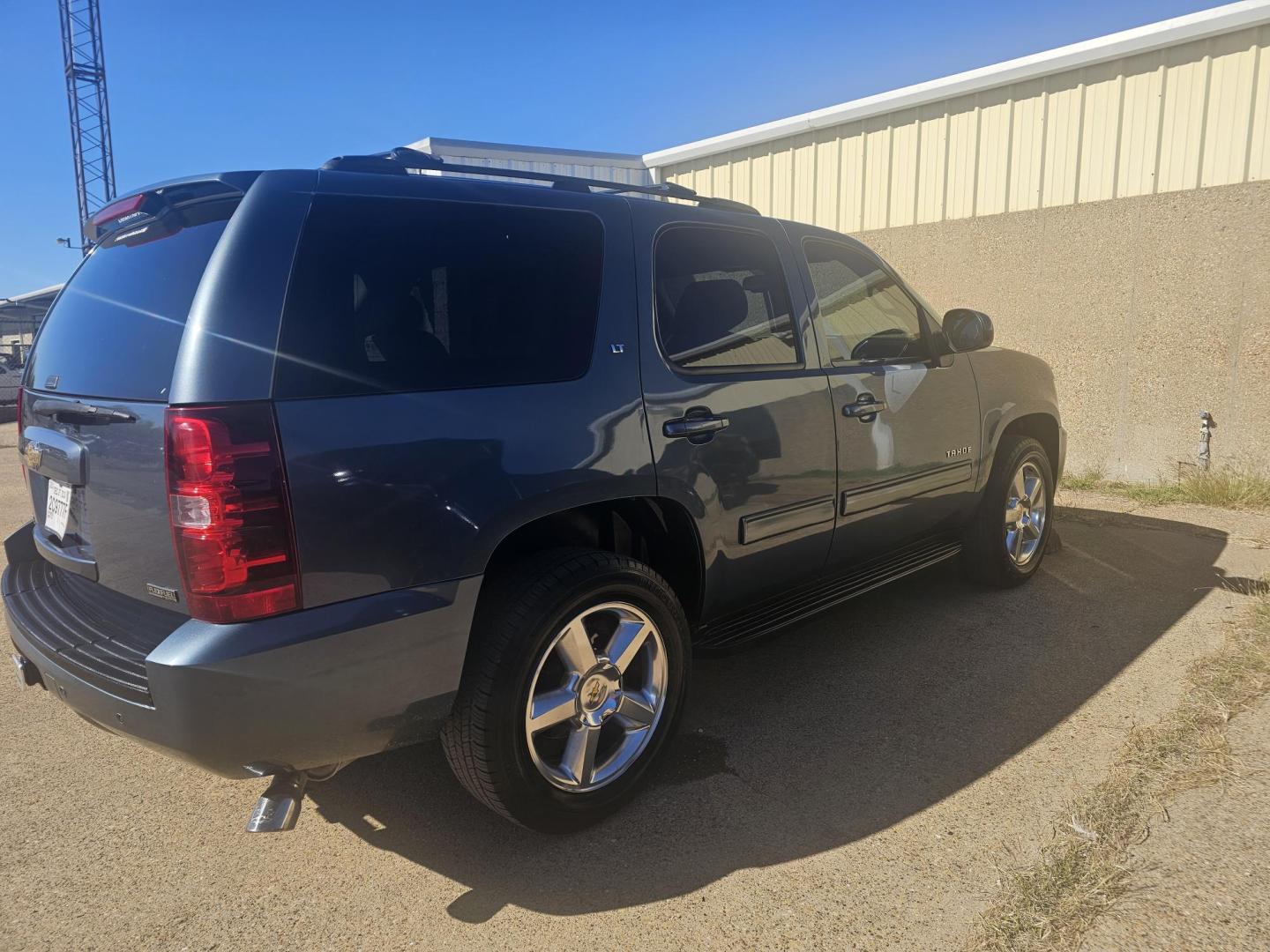 2010 BLUE Chevrolet Tahoe LT 4WD (1GNUKBE09AR) with an 5.3L V8 OHV 16V FFV engine, 6-Speed Automatic transmission, located at 533 S Seven Points BLVD, Seven Points, TX, 75143, (430) 255-4030, 32.313999, -96.209351 - Photo#1