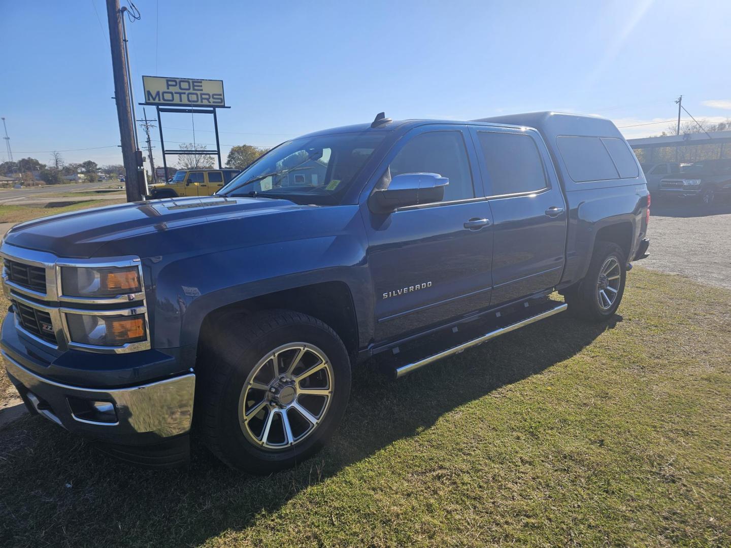 2015 BLUE Chevrolet Silverado 1500 LT Crew Cab 4WD (3GCUKREC5FG) with an 5.3L V8 OHV 16V engine, 6-Speed Automatic transmission, located at 607 S Seven Points BLVD, Seven Points, TX, 75143, (430) 255-4030, 32.313934, -96.207932 - Photo#0