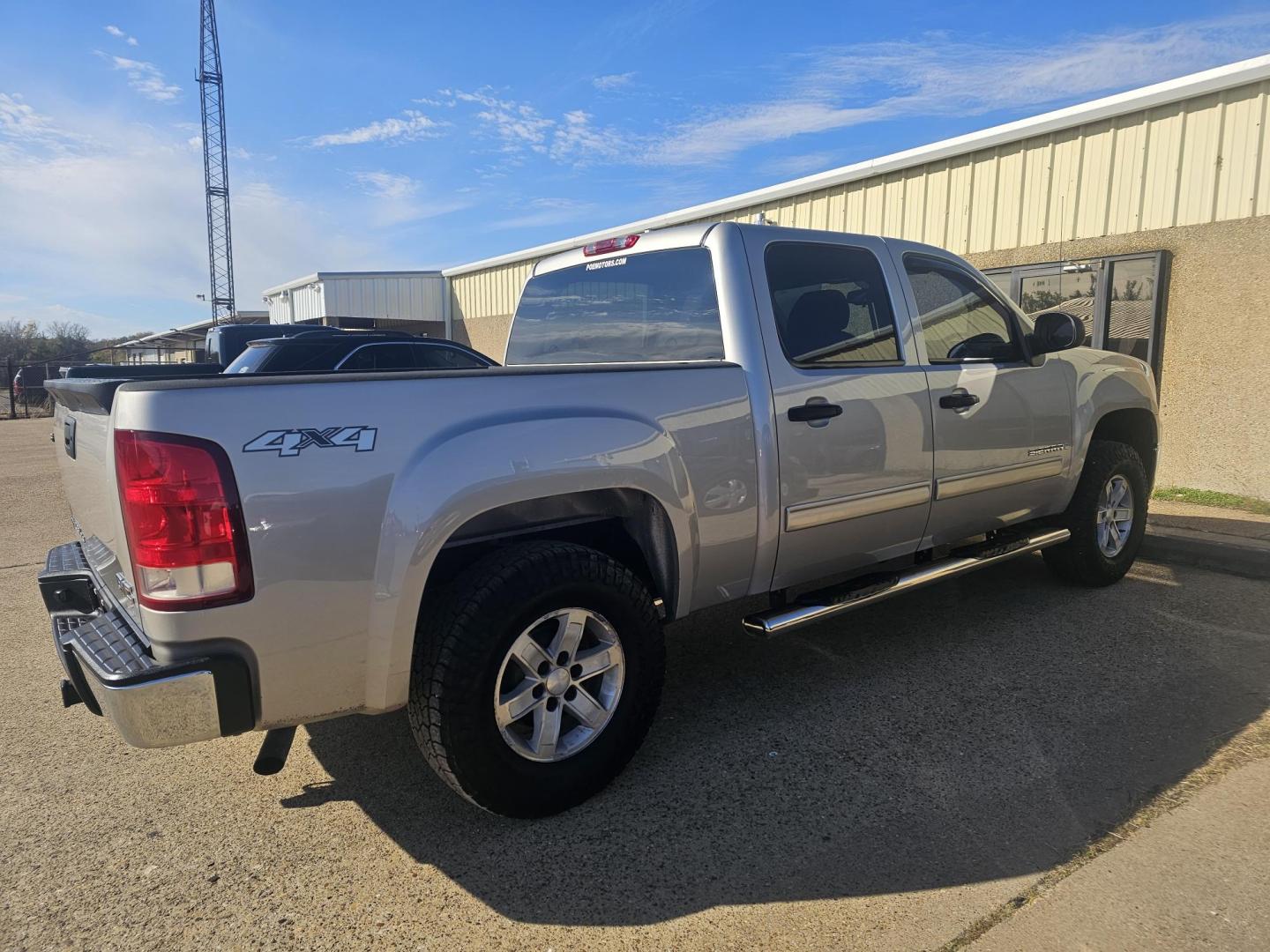 2009 SILVER GMC Sierra 1500 SLE1 Crew Cab 4WD (3GTEK23M09G) with an 5.3L V8 OHV 16V engine, 4-Speed Automatic transmission, located at 533 S Seven Points BLVD, Seven Points, TX, 75143, (430) 255-4030, 32.313999, -96.209351 - Photo#1