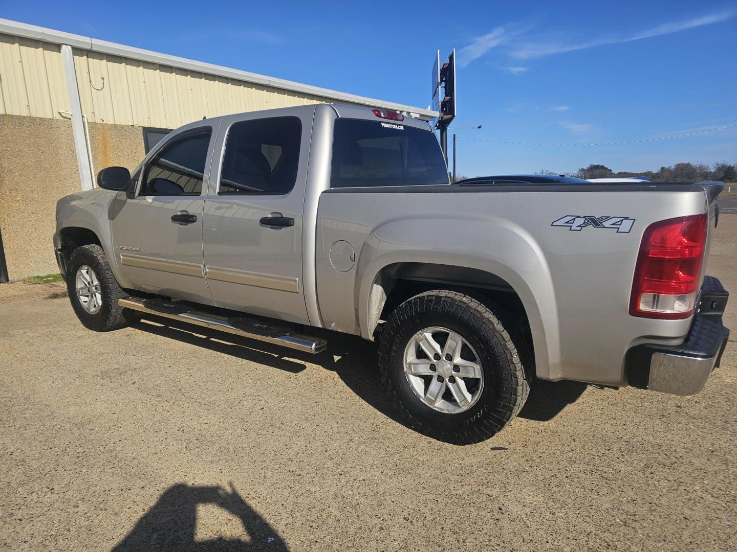 2009 SILVER GMC Sierra 1500 SLE1 Crew Cab 4WD (3GTEK23M09G) with an 5.3L V8 OHV 16V engine, 4-Speed Automatic transmission, located at 533 S Seven Points BLVD, Seven Points, TX, 75143, (430) 255-4030, 32.313999, -96.209351 - Photo#3