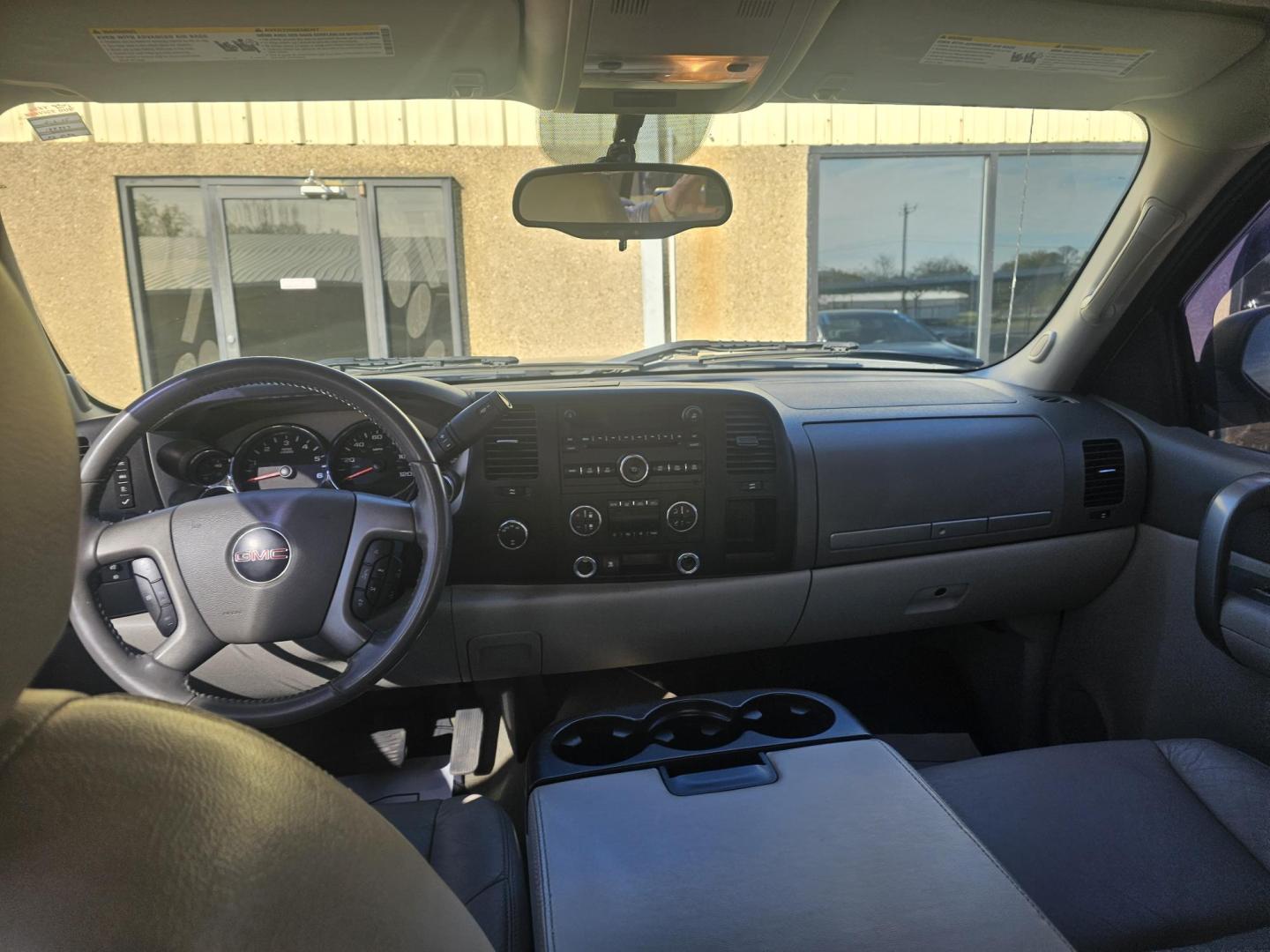 2009 SILVER GMC Sierra 1500 SLE1 Crew Cab 4WD (3GTEK23M09G) with an 5.3L V8 OHV 16V engine, 4-Speed Automatic transmission, located at 533 S Seven Points BLVD, Seven Points, TX, 75143, (430) 255-4030, 32.313999, -96.209351 - Photo#5