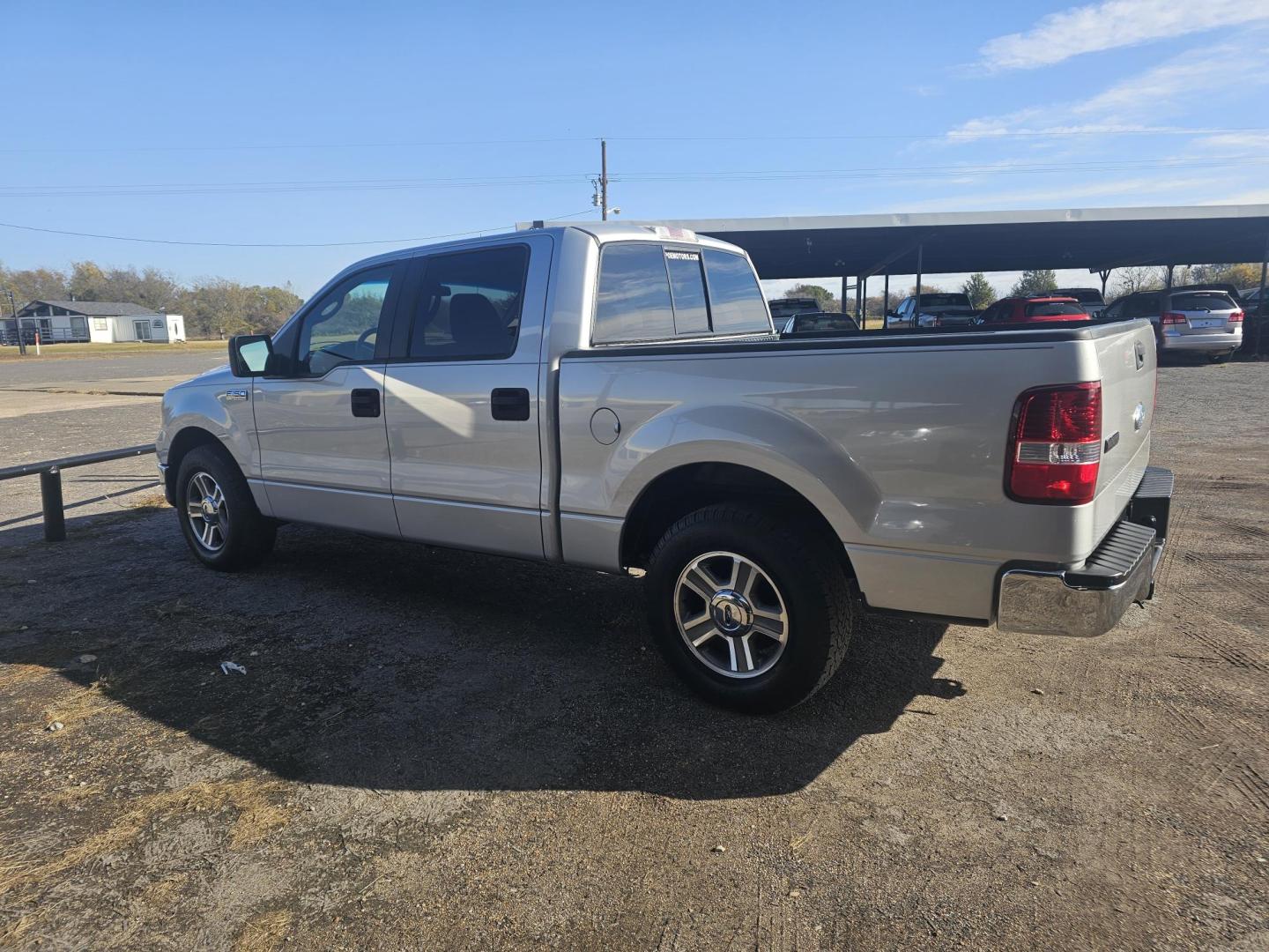 2008 SILVER Ford F-150 Lariat SuperCrew 2WD (1FTPW12V38K) with an 5.4L V8 SOHC 24V FFV engine, 4-Speed Automatic Overdrive transmission, located at 533 S Seven Points BLVD, Seven Points, TX, 75143, (430) 255-4030, 32.313999, -96.209351 - Photo#3