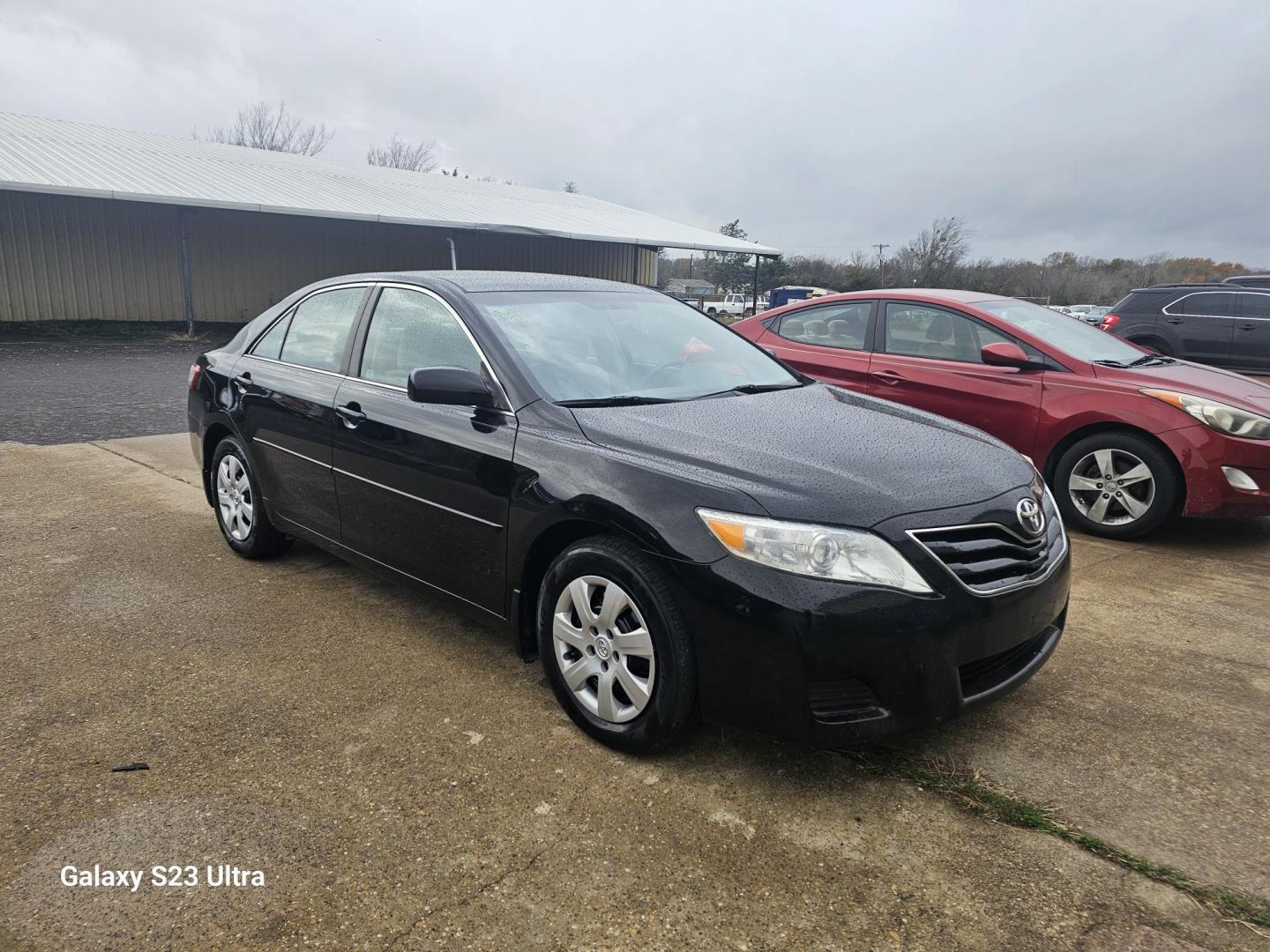 2011 BLACK Toyota Camry Base 6-Spd AT (4T4BF3EK4BR) with an 2.5L L4 DOHC 16V engine, 6-Speed Automatic transmission, located at 607 S Seven Points BLVD, Seven Points, TX, 75143, (430) 255-4030, 32.313934, -96.207932 - Photo#1