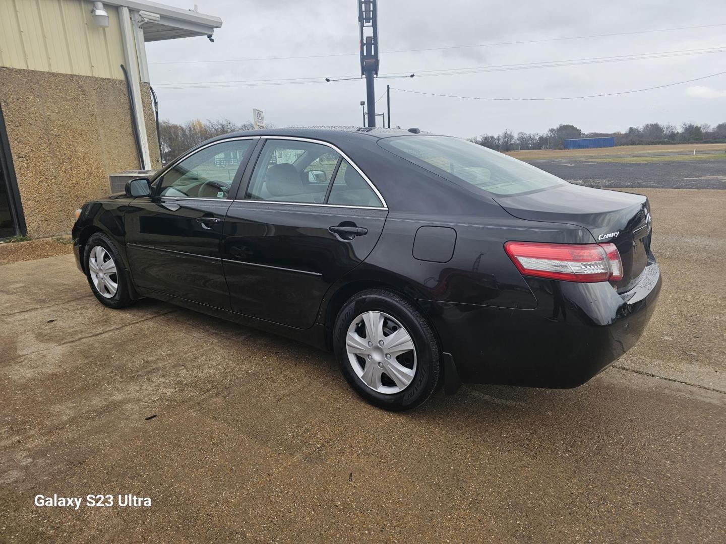 2011 BLACK Toyota Camry Base 6-Spd AT (4T4BF3EK4BR) with an 2.5L L4 DOHC 16V engine, 6-Speed Automatic transmission, located at 607 S Seven Points BLVD, Seven Points, TX, 75143, (430) 255-4030, 32.313934, -96.207932 - Photo#4