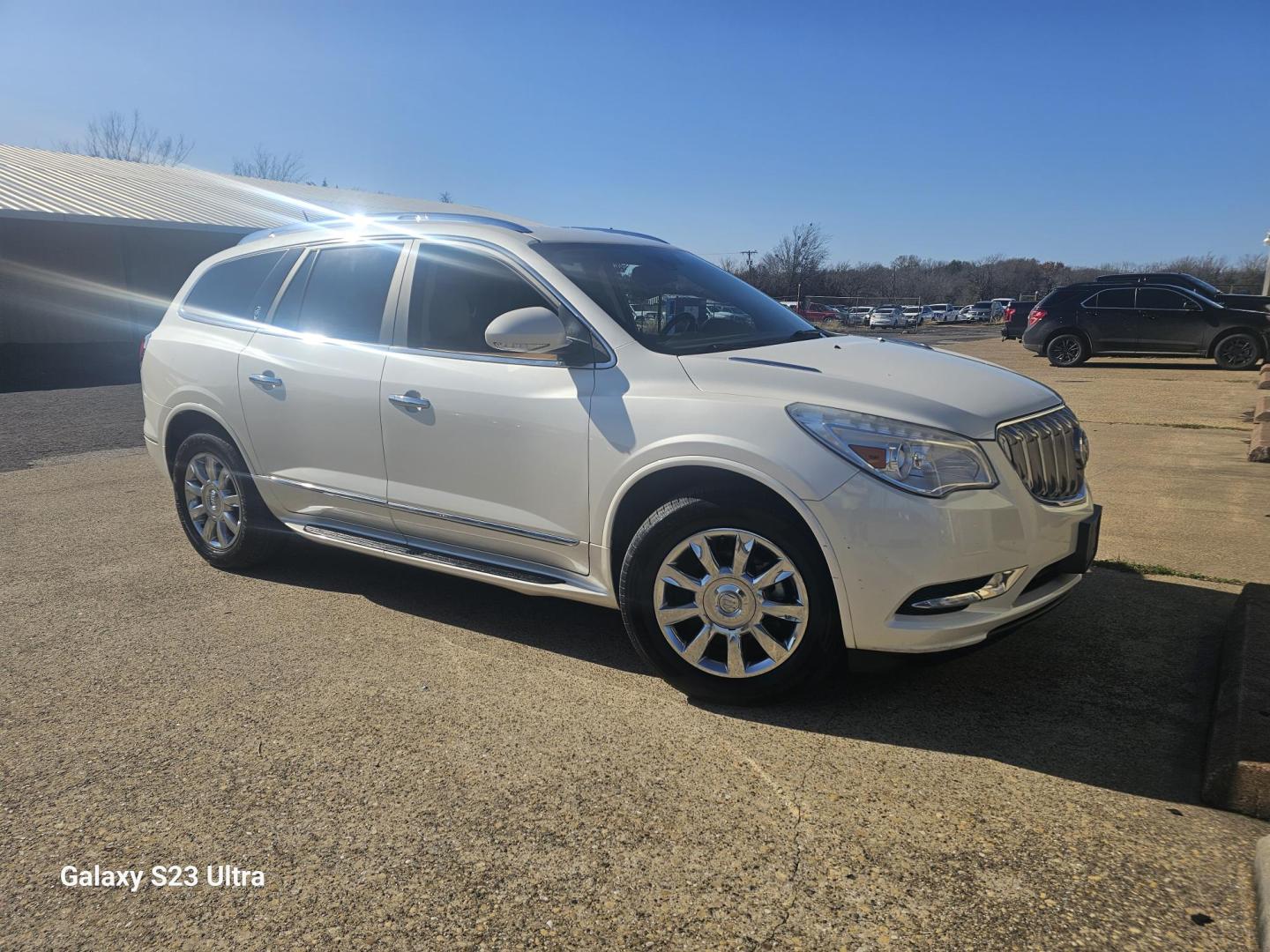 2015 WHITE Buick Enclave Leather AWD (5GAKVBKD0FJ) with an 3.6L V6 DOHC 24V engine, 6-Speed Automatic Overdrive transmission, located at 607 S Seven Points BLVD, Seven Points, TX, 75143, (430) 255-4030, 32.313934, -96.207932 - Photo#1