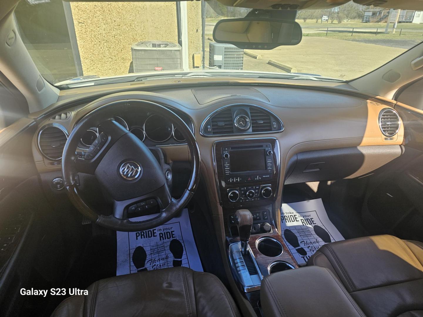2015 WHITE Buick Enclave Leather AWD (5GAKVBKD0FJ) with an 3.6L V6 DOHC 24V engine, 6-Speed Automatic Overdrive transmission, located at 607 S Seven Points BLVD, Seven Points, TX, 75143, (430) 255-4030, 32.313934, -96.207932 - Photo#4