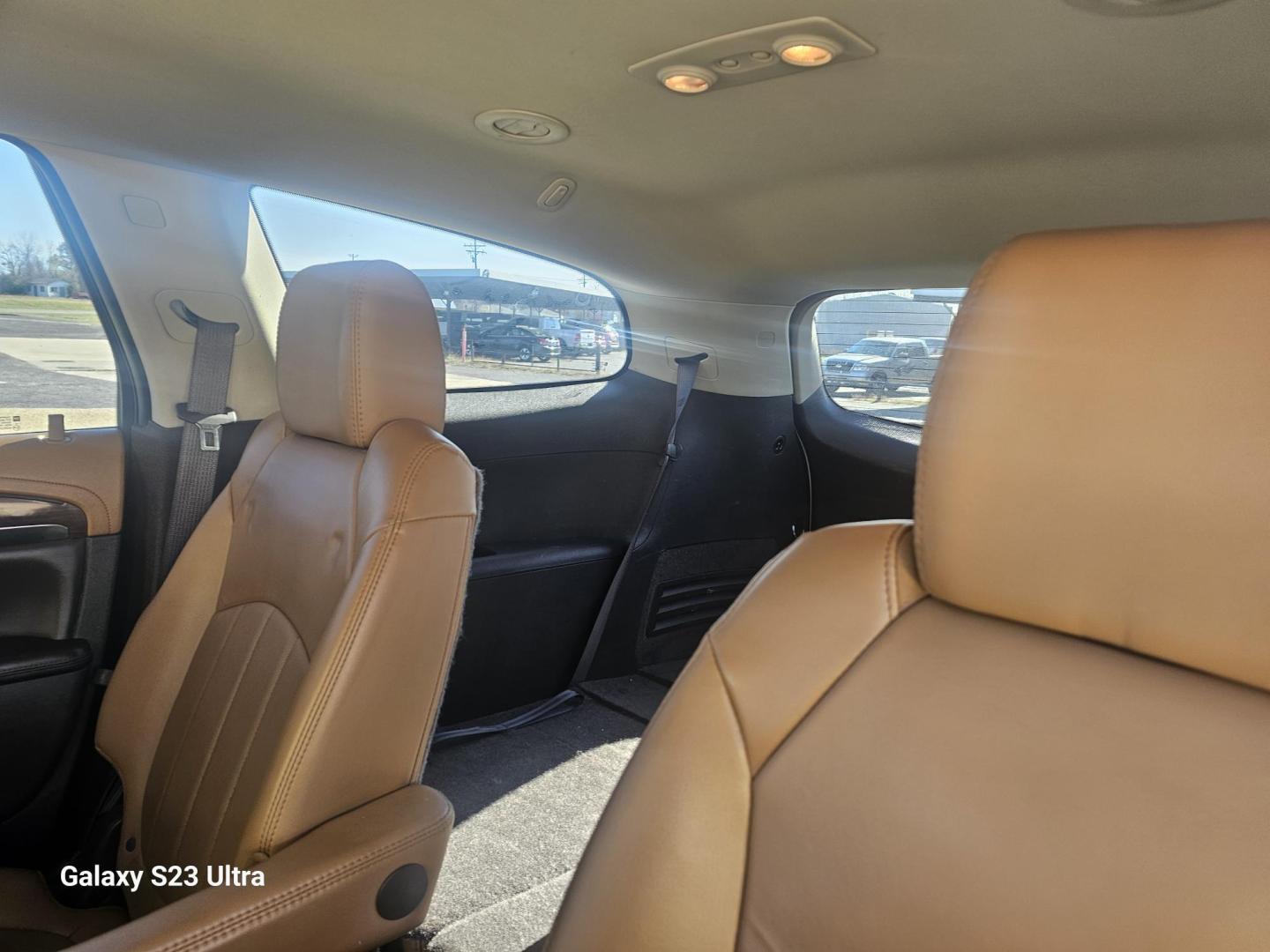 2015 WHITE Buick Enclave Leather AWD (5GAKVBKD0FJ) with an 3.6L V6 DOHC 24V engine, 6-Speed Automatic Overdrive transmission, located at 607 S Seven Points BLVD, Seven Points, TX, 75143, (430) 255-4030, 32.313934, -96.207932 - Photo#6