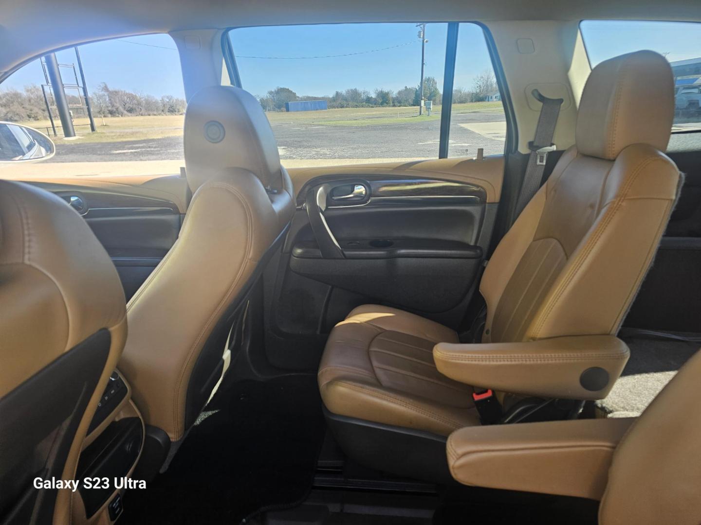 2015 WHITE Buick Enclave Leather AWD (5GAKVBKD0FJ) with an 3.6L V6 DOHC 24V engine, 6-Speed Automatic Overdrive transmission, located at 607 S Seven Points BLVD, Seven Points, TX, 75143, (430) 255-4030, 32.313934, -96.207932 - Photo#5