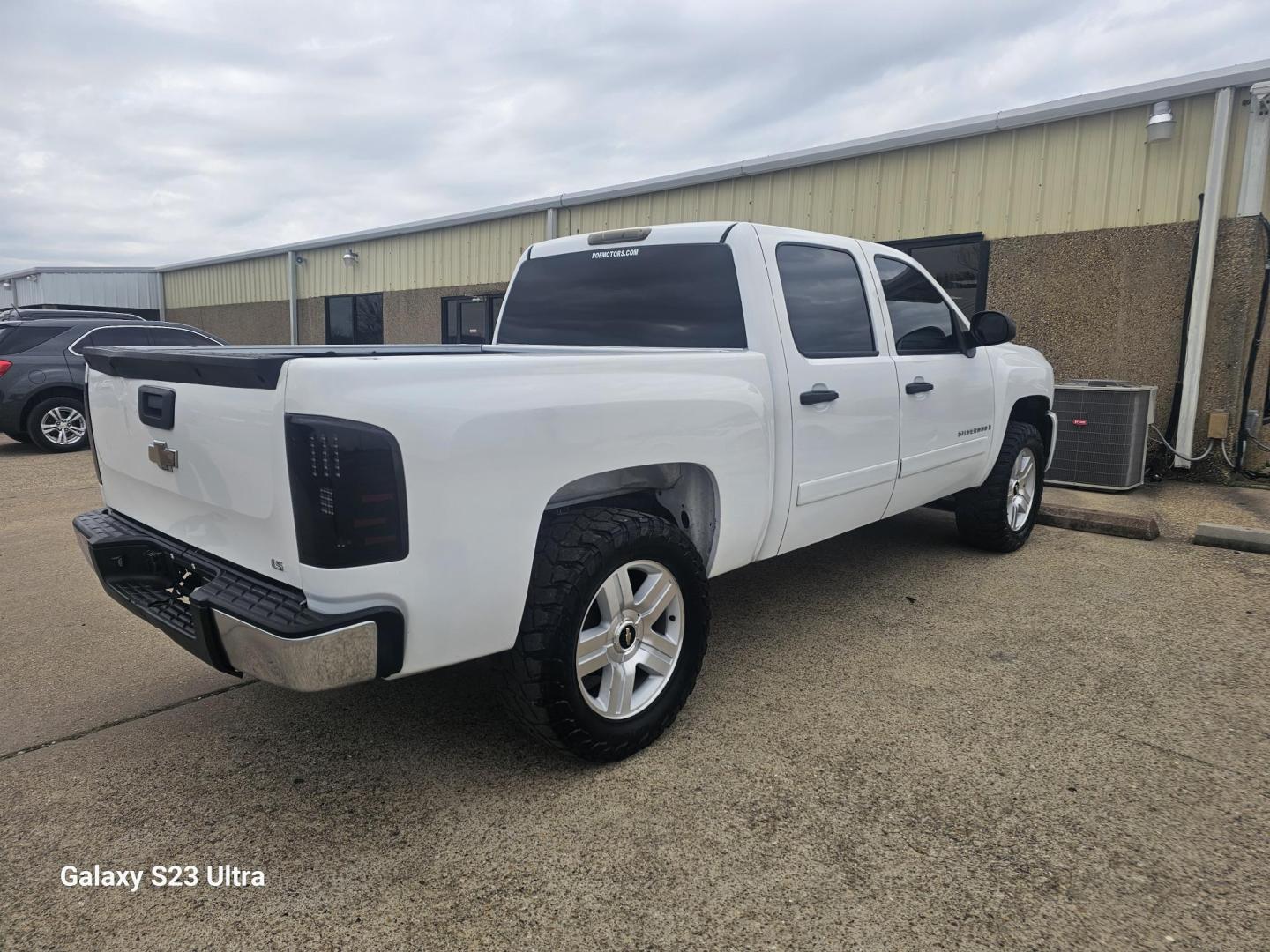 2008 WHITE Chevrolet Silverado 1500 LS Crew Cab 2WD (2GCEC13C681) with an 4.8L V8 OHV 16V engine, 4-Speed Automatic Overdrive transmission, located at 607 S Seven Points BLVD, Seven Points, TX, 75143, (430) 255-4030, 32.313934, -96.207932 - Photo#1