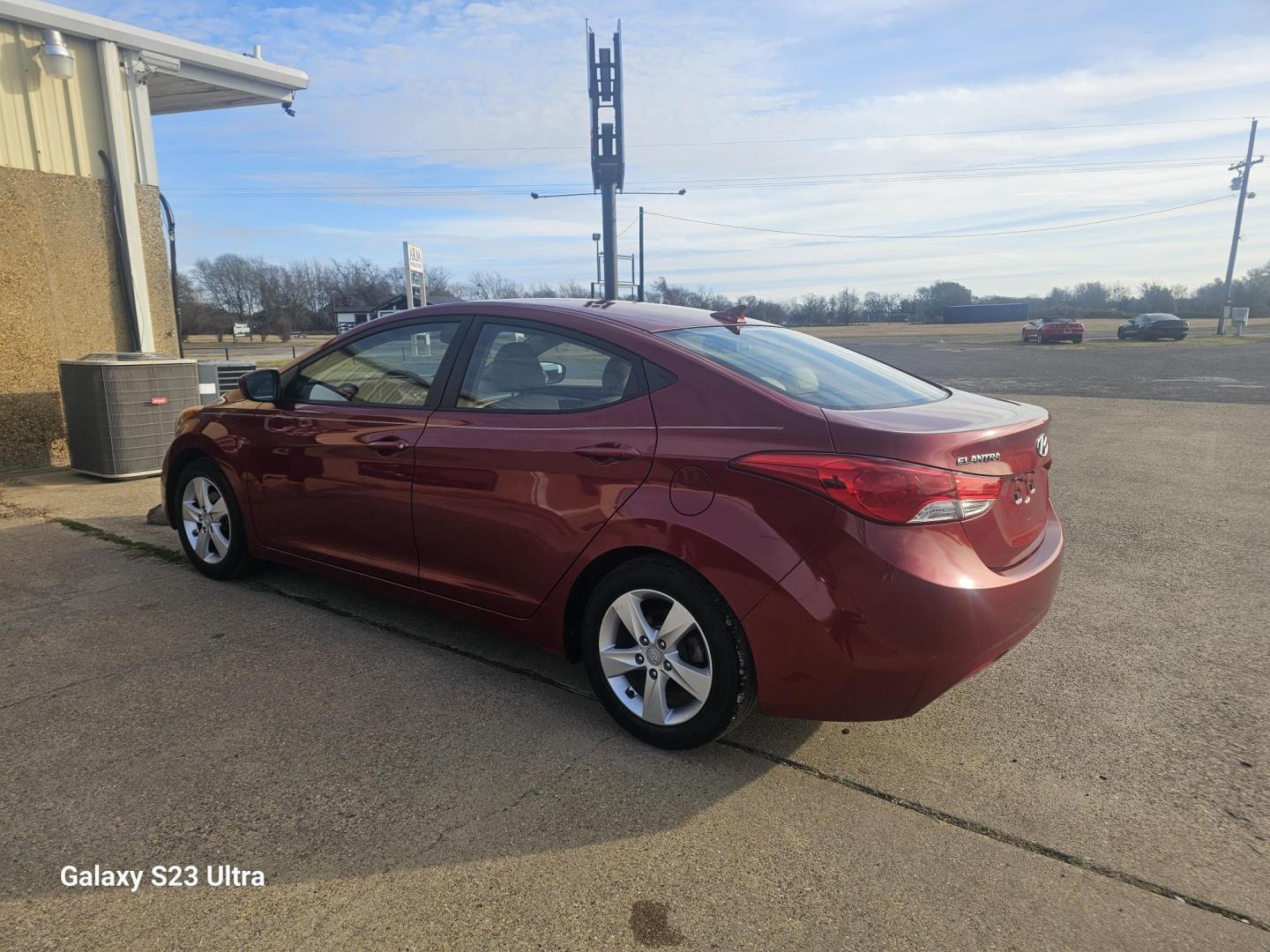 2012 RED Hyundai Elantra GLS A/T (KMHDH4AE0CU) with an 1.8L L4 DOHC 16V engine, 6-Speed Automatic transmission, located at 607 S Seven Points BLVD, Seven Points, TX, 75143, (430) 255-4030, 32.313934, -96.207932 - Photo#3