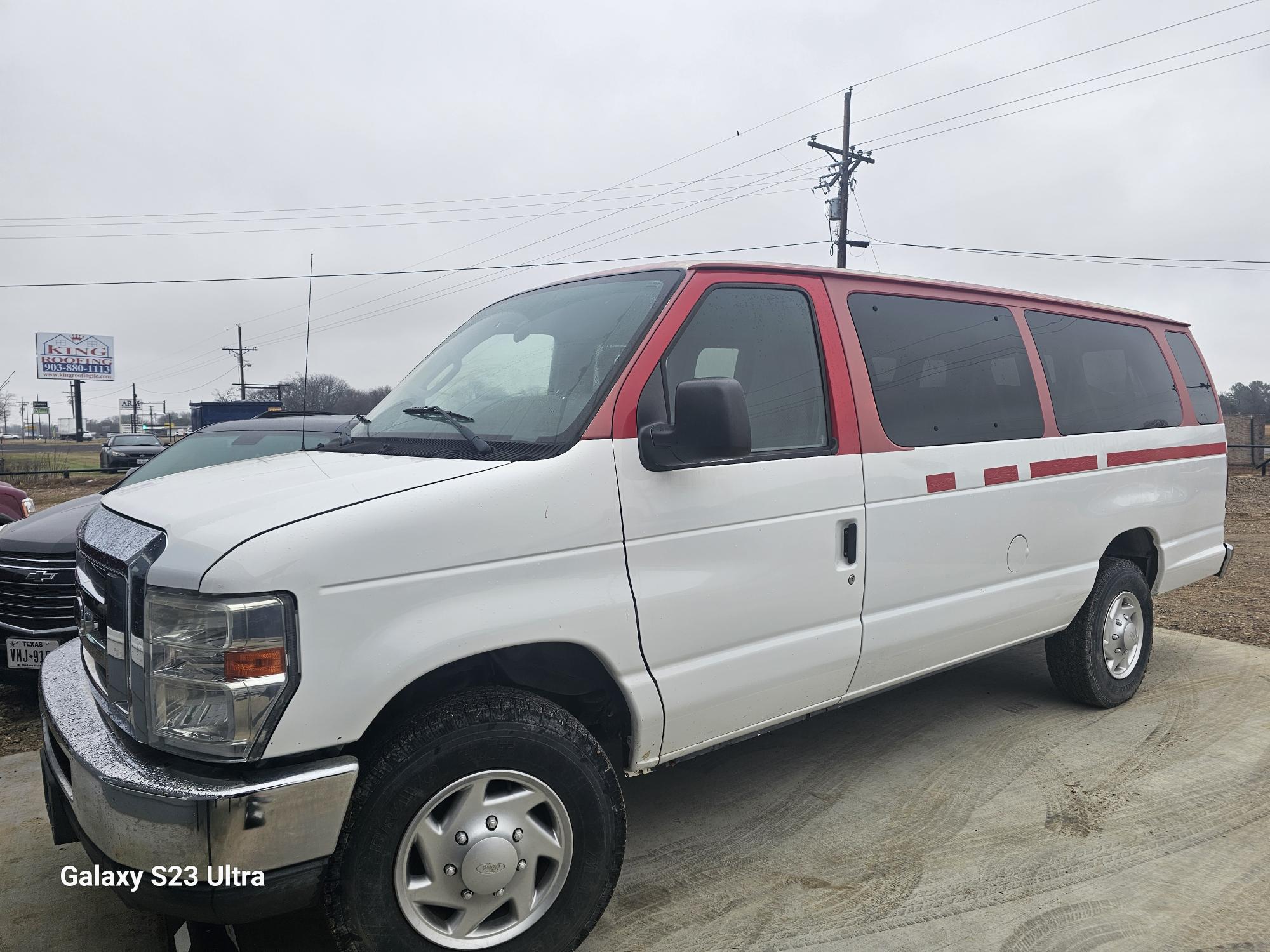 photo of 2012 Ford E-Series Wagon E-350 XLT Super Duty Extended