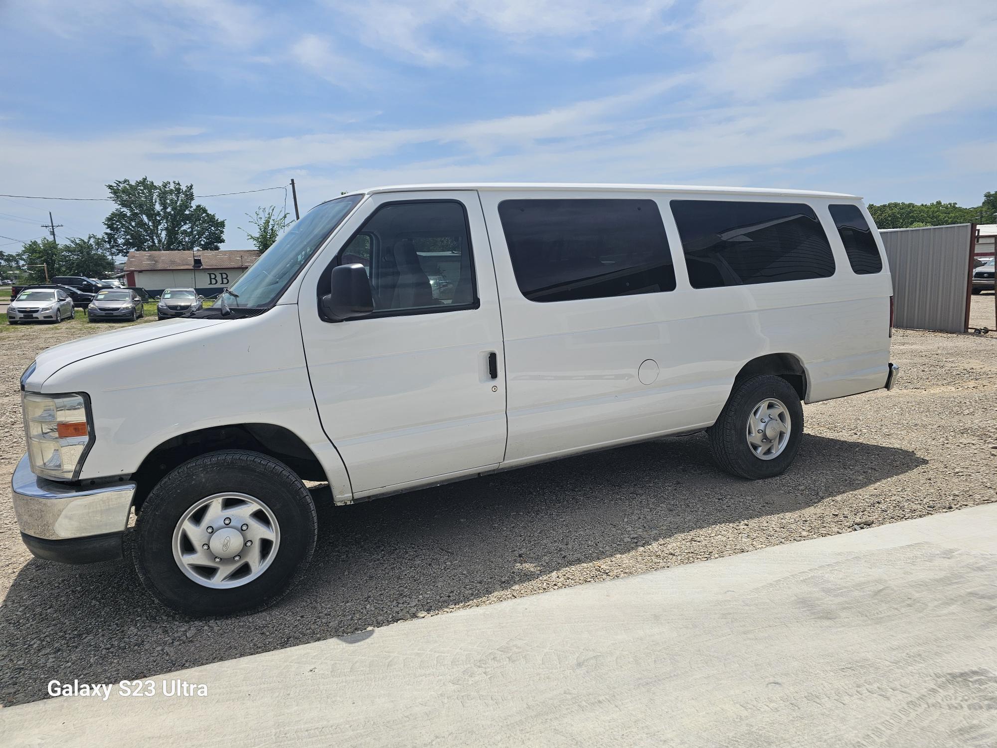 photo of 2012 Ford E-Series Wagon E-350 XLT Super Duty Extended