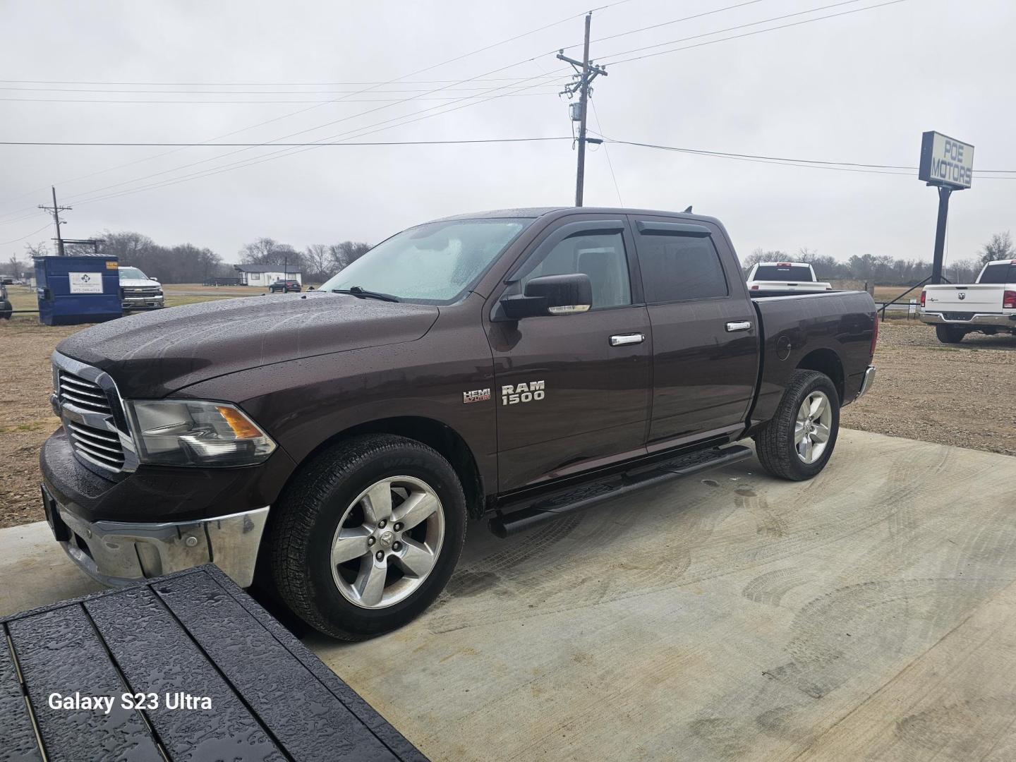 2014 BROWN RAM 1500 SLT Crew Cab SWB 2WD (1C6RR6LT6ES) with an 5.7L V8 OHV 16V engine, 6-Speed Automatic transmission, located at 607 S Seven Points BLVD, Seven Points, TX, 75143, (430) 255-4030, 32.313934, -96.207932 - Photo#0