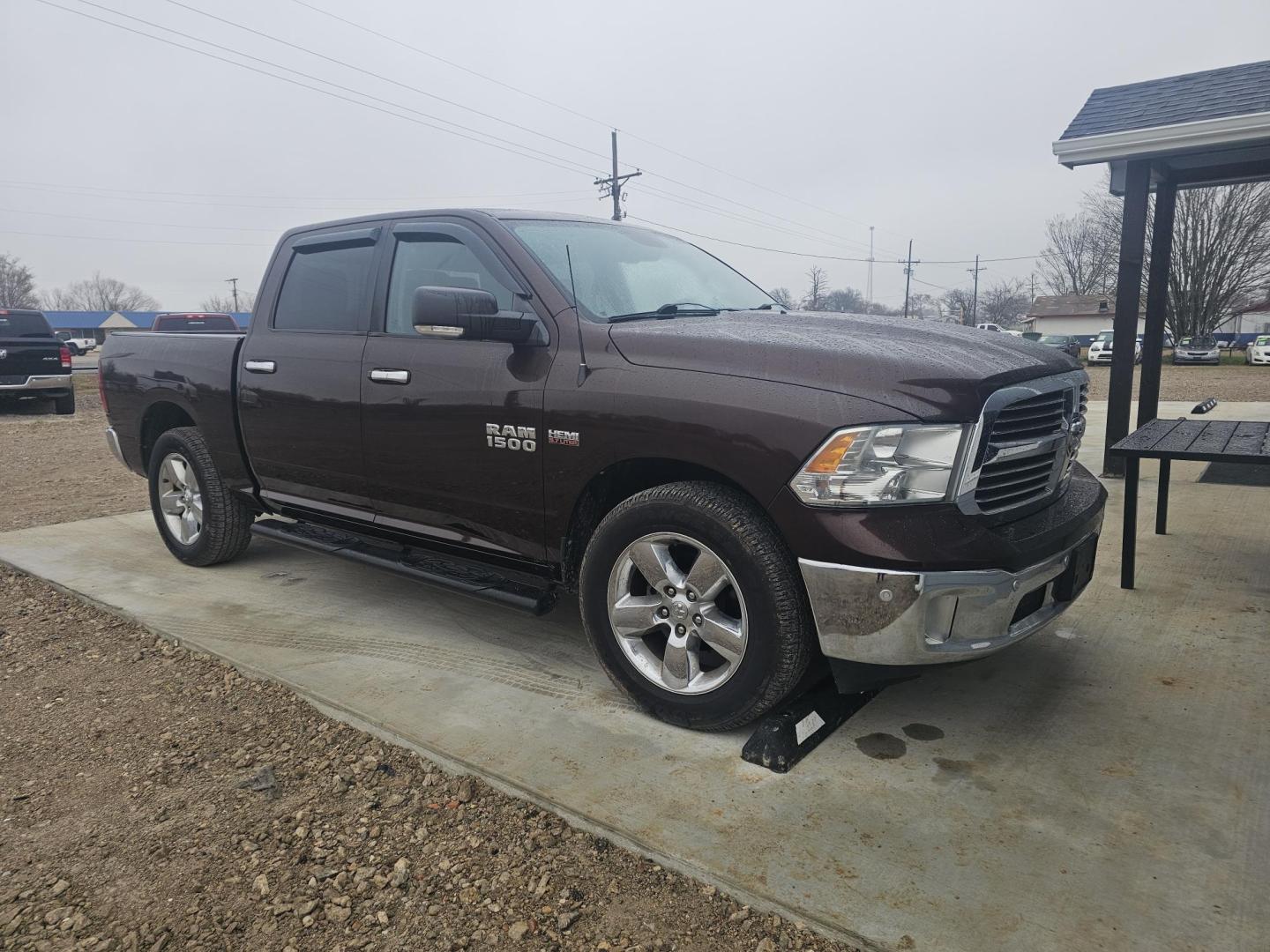 2014 BROWN RAM 1500 SLT Crew Cab SWB 2WD (1C6RR6LT6ES) with an 5.7L V8 OHV 16V engine, 6-Speed Automatic transmission, located at 607 S Seven Points BLVD, Seven Points, TX, 75143, (430) 255-4030, 32.313934, -96.207932 - Photo#1