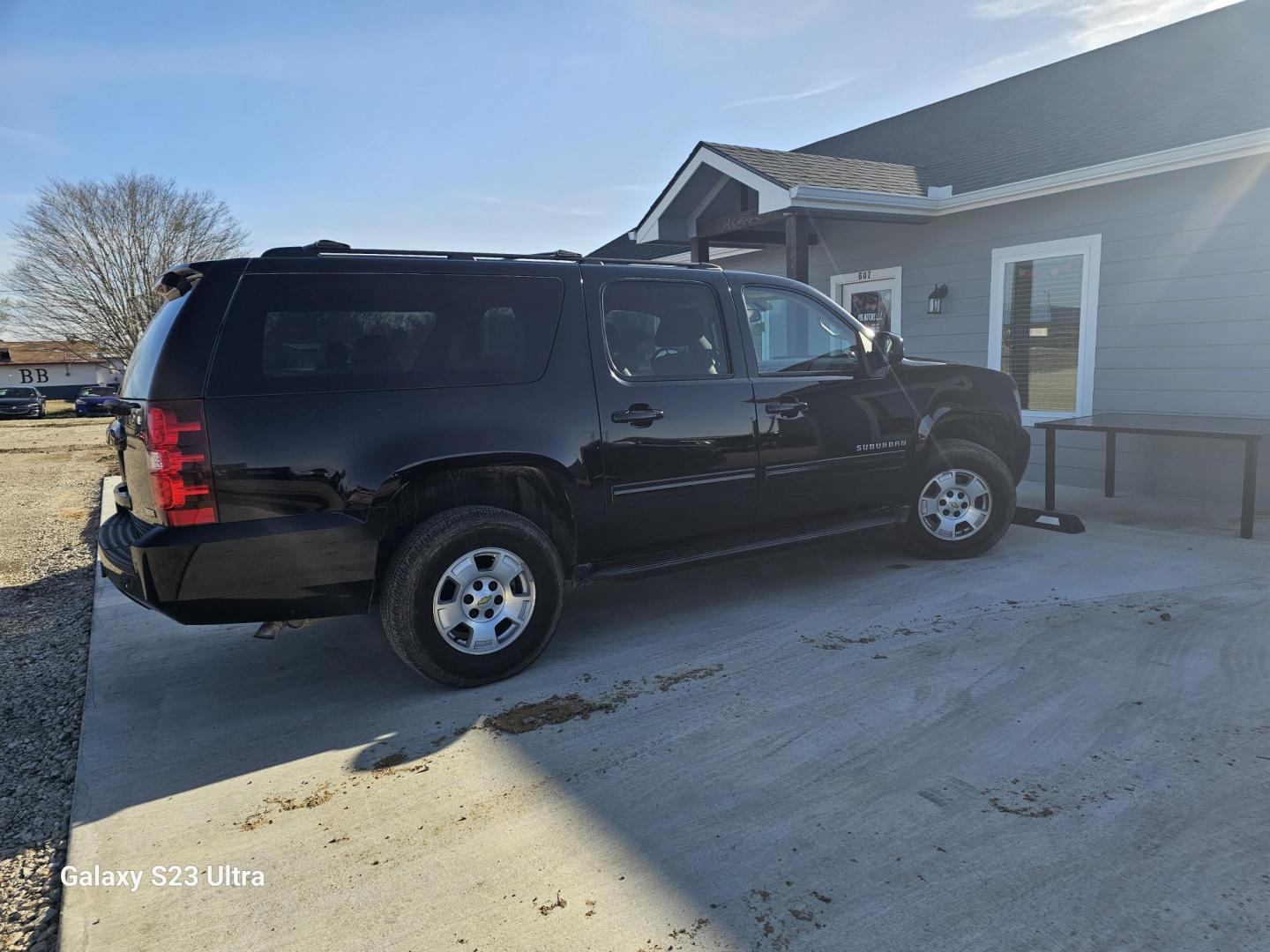2012 BLACK Chevrolet Suburban LT 1500 4WD (1GNSKJE74CR) with an 5.3L V8 OHV 16V FFV engine, 6-Speed Automatic transmission, located at 607 S Seven Points BLVD, Seven Points, TX, 75143, (430) 255-4030, 32.313934, -96.207932 - Photo#2