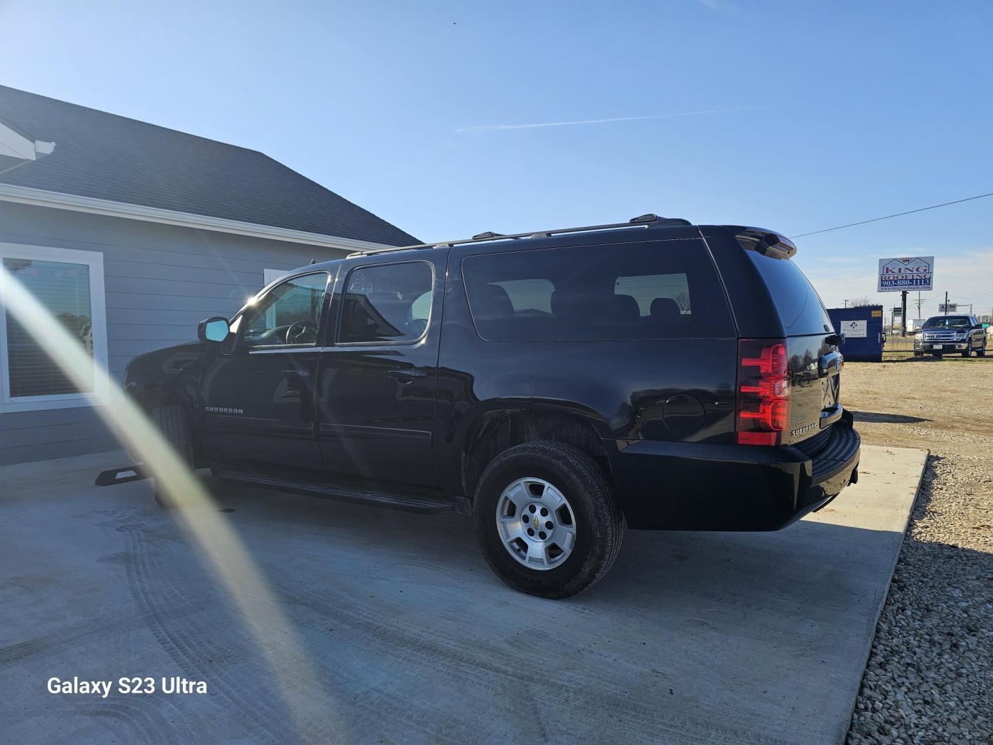 2012 BLACK Chevrolet Suburban LT 1500 4WD (1GNSKJE74CR) with an 5.3L V8 OHV 16V FFV engine, 6-Speed Automatic transmission, located at 607 S Seven Points BLVD, Seven Points, TX, 75143, (430) 255-4030, 32.313934, -96.207932 - Photo#3