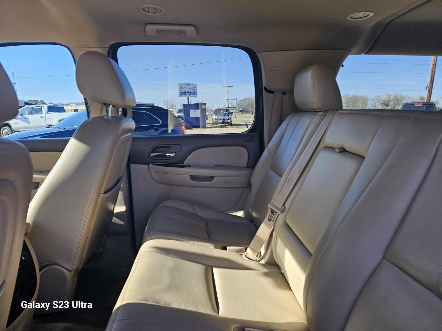 2012 BLACK Chevrolet Suburban LT 1500 4WD (1GNSKJE74CR) with an 5.3L V8 OHV 16V FFV engine, 6-Speed Automatic transmission, located at 607 S Seven Points BLVD, Seven Points, TX, 75143, (430) 255-4030, 32.313934, -96.207932 - Photo#5
