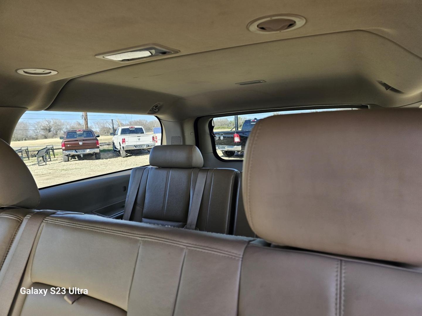 2012 BLACK Chevrolet Suburban LT 1500 4WD (1GNSKJE74CR) with an 5.3L V8 OHV 16V FFV engine, 6-Speed Automatic transmission, located at 607 S Seven Points BLVD, Seven Points, TX, 75143, (430) 255-4030, 32.313934, -96.207932 - Photo#6