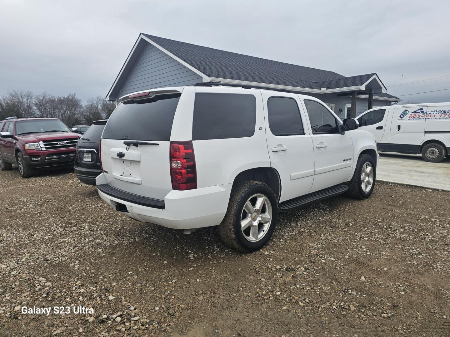 2007 WHITE Chevrolet Tahoe LS 2WD (1GNFC13087R) with an 5.3L V8 OHV 16V FFV engine, 4-Speed Automatic Overdrive transmission, located at 607 S Seven Points BLVD, Seven Points, TX, 75143, (430) 255-4030, 32.313934, -96.207932 - Photo#2