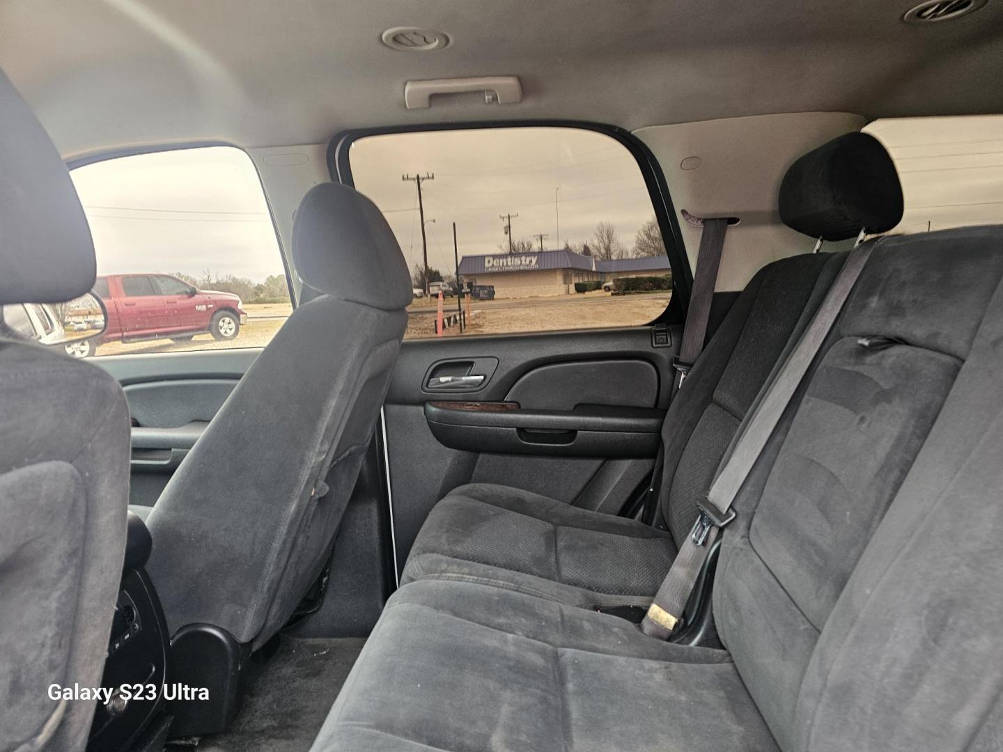 2007 WHITE Chevrolet Tahoe LS 2WD (1GNFC13087R) with an 5.3L V8 OHV 16V FFV engine, 4-Speed Automatic Overdrive transmission, located at 607 S Seven Points BLVD, Seven Points, TX, 75143, (430) 255-4030, 32.313934, -96.207932 - Photo#5