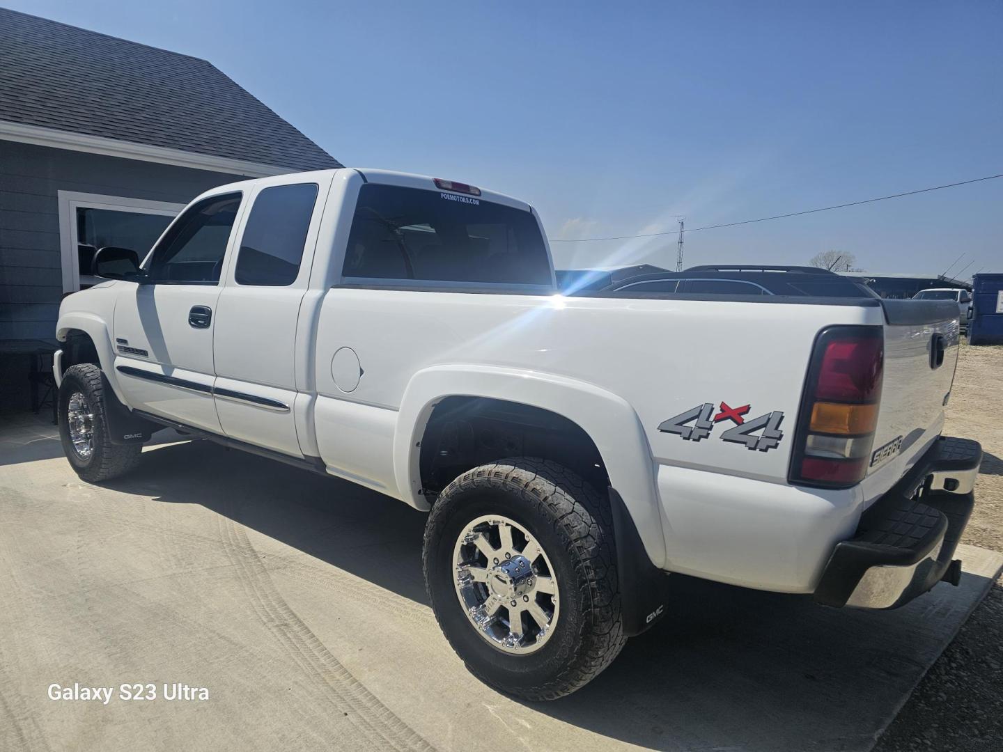 2005 WHITE GMC Sierra 2500HD Ext. Cab Long Bed 4WD (1GTHK29275E) with an 6.6L V8 OHV 32V TURBO DIESEL engine, located at 607 S Seven Points BLVD, Seven Points, TX, 75143, (430) 255-4030, 32.313934, -96.207932 - Photo#3