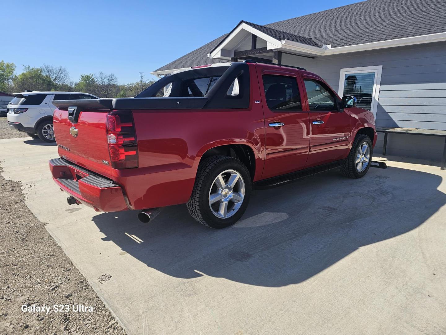2008 RED Chevrolet Avalanche LS 2WD (3GNEC12048G) with an 5.3L V8 OHV 16V FFV engine, 4-Speed Automatic Overdrive transmission, located at 607 S Seven Points BLVD, Seven Points, TX, 75143, (430) 255-4030, 32.313934, -96.207932 - Photo#2